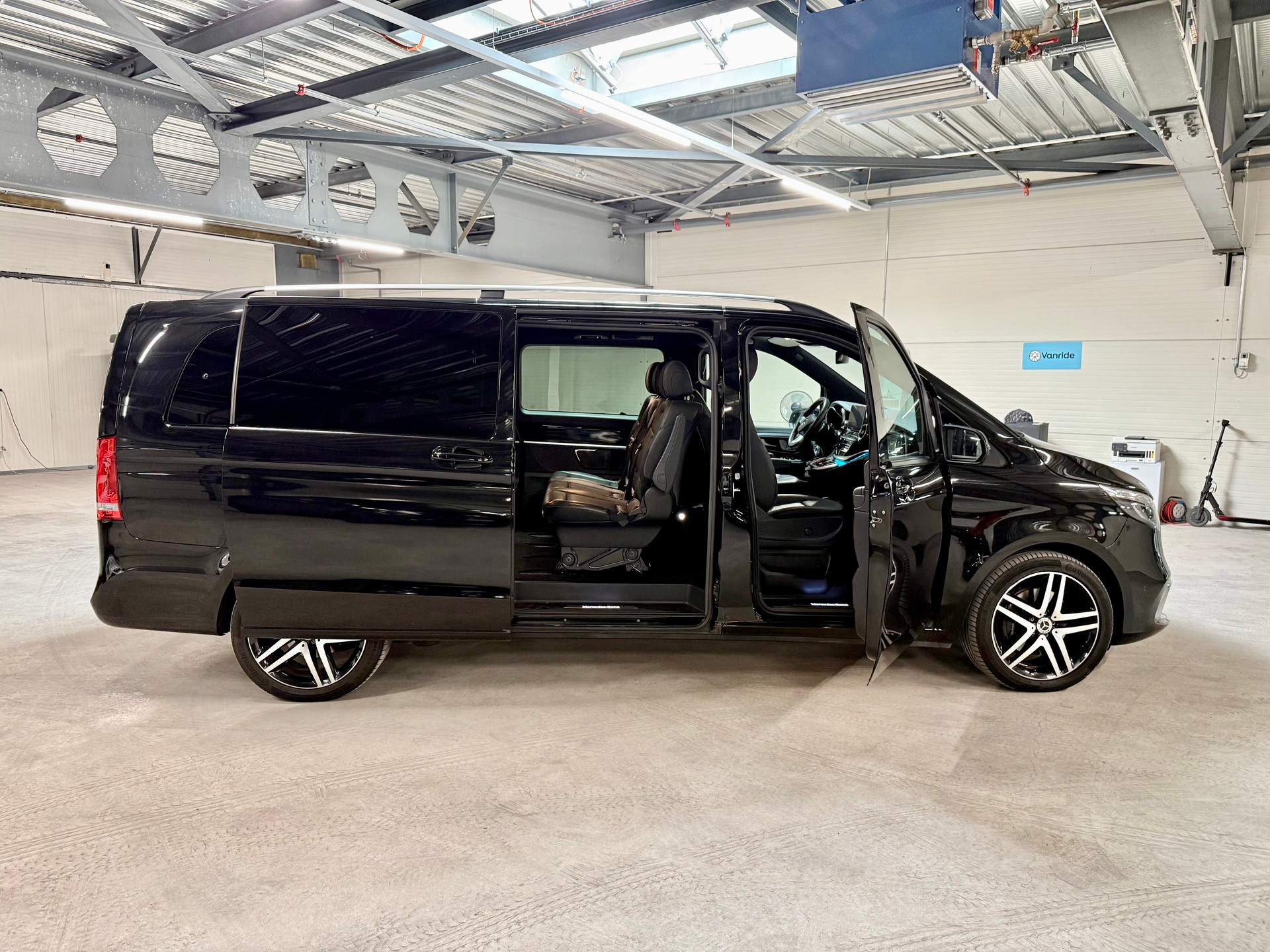 MERCEDES-BENZ V 300 d Swiss Edition Extralong 4Matic 9G-Tronic-image-9