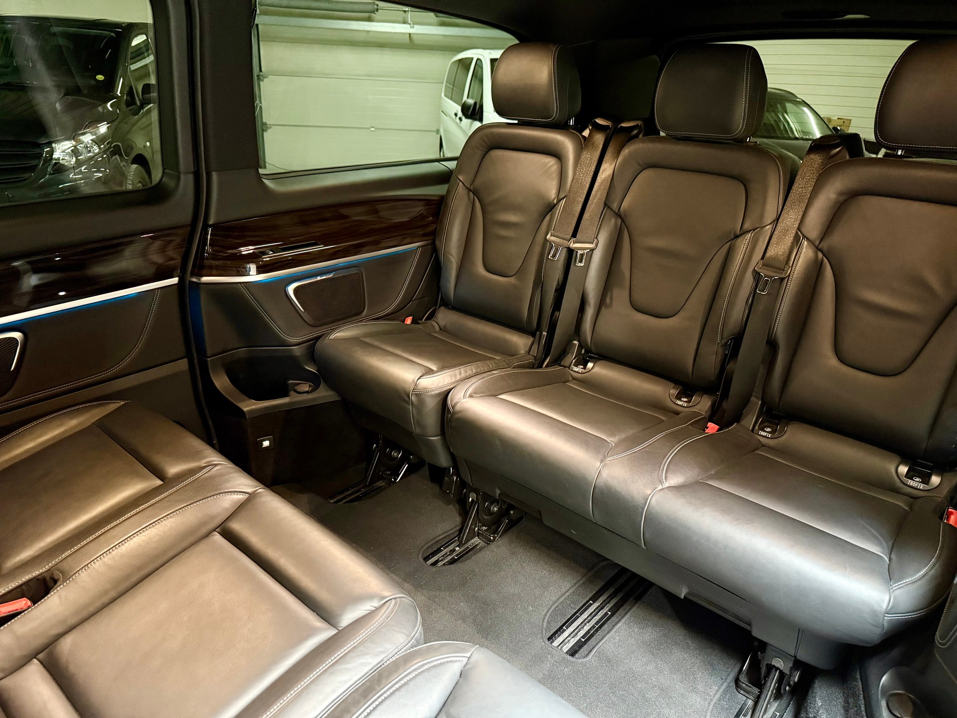 MERCEDES-BENZ V 300 d Swiss Edition Extralong 4Matic 9G-Tronic-image-13