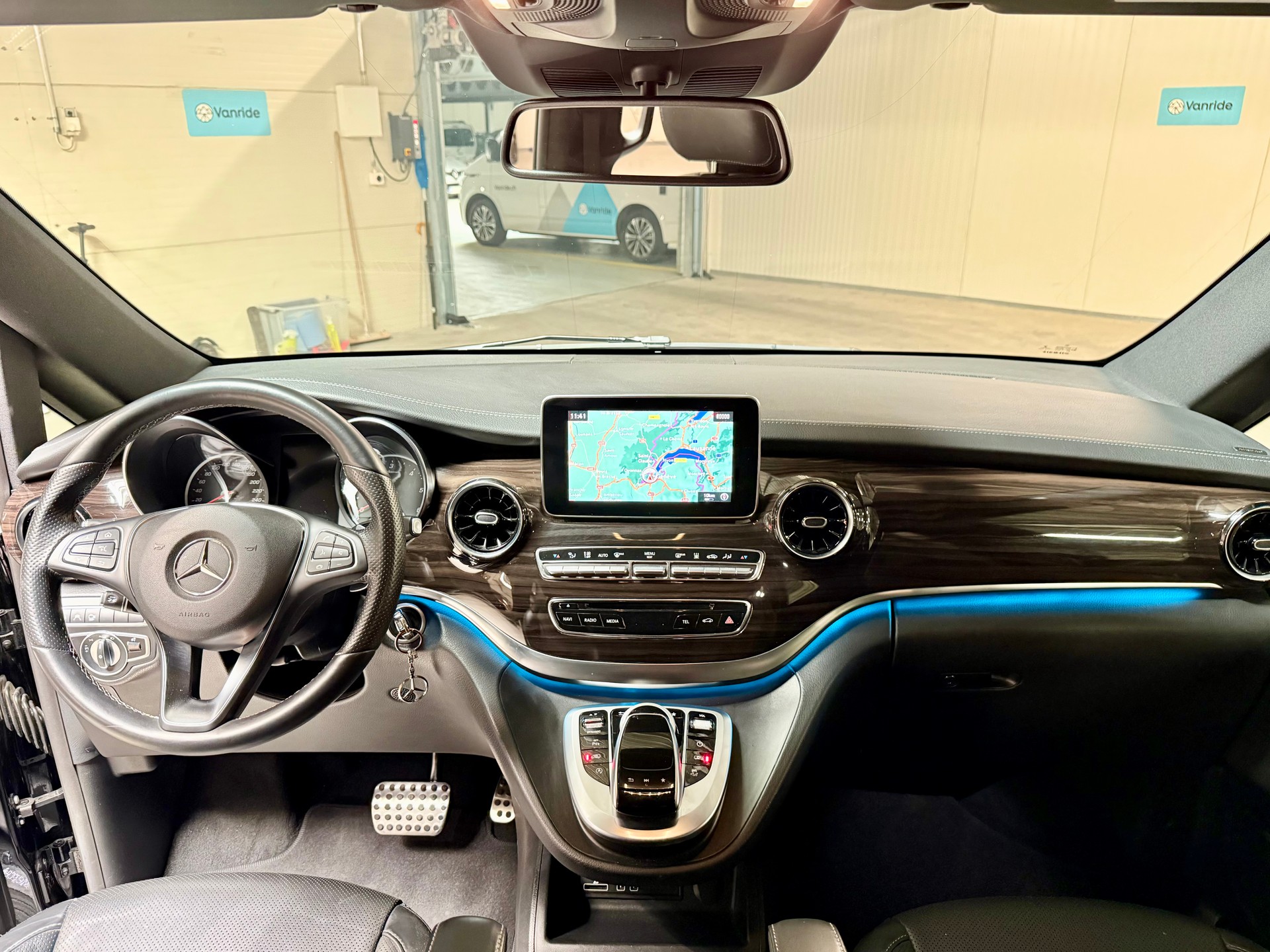 MERCEDES-BENZ V 300 d Swiss Edition Extralong 4Matic 9G-Tronic-image-10