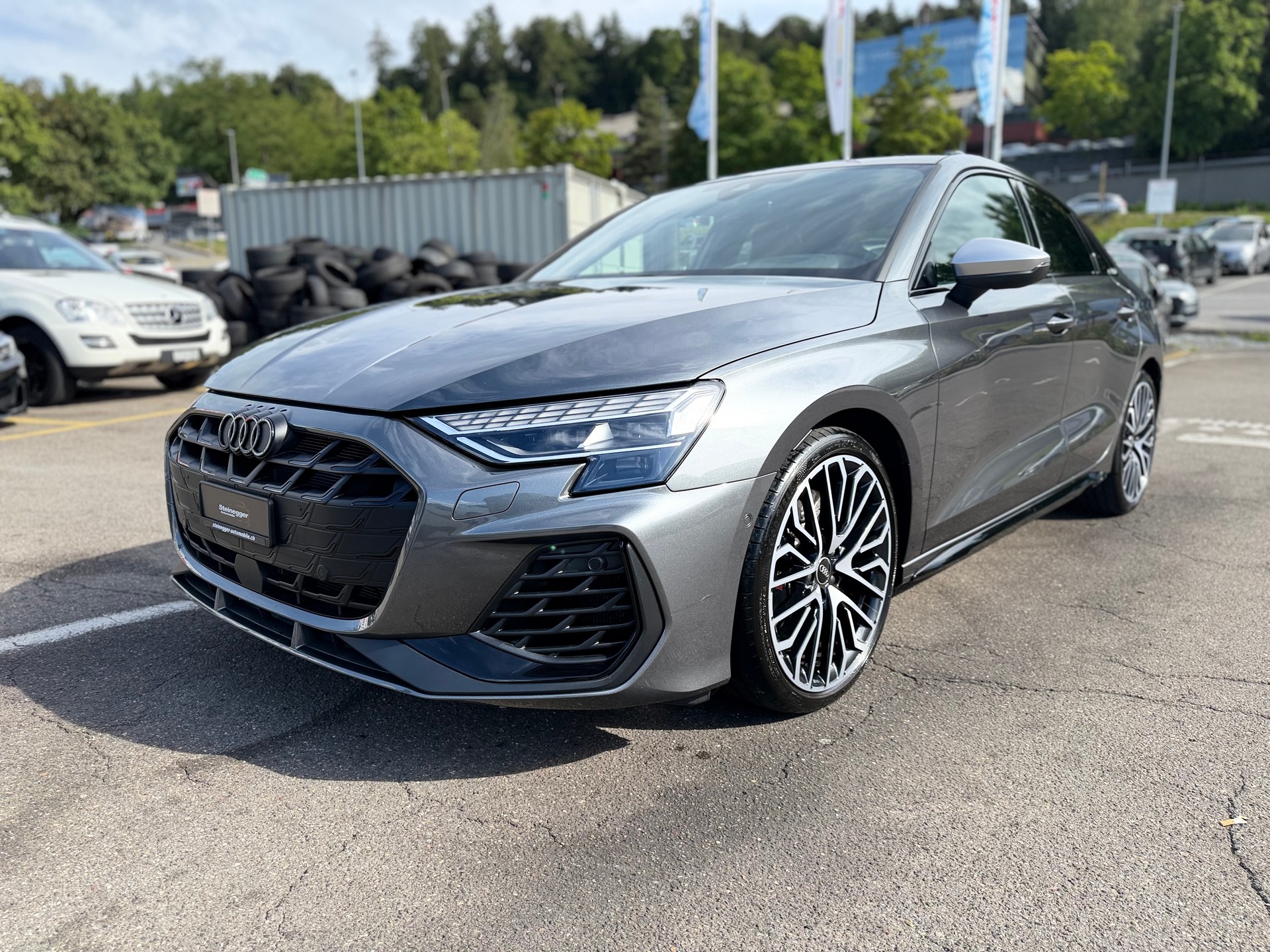AUDI S3 Limousine TFSI quattro S-tronic ° Vollausstattung ° Akrapovic °-image-5