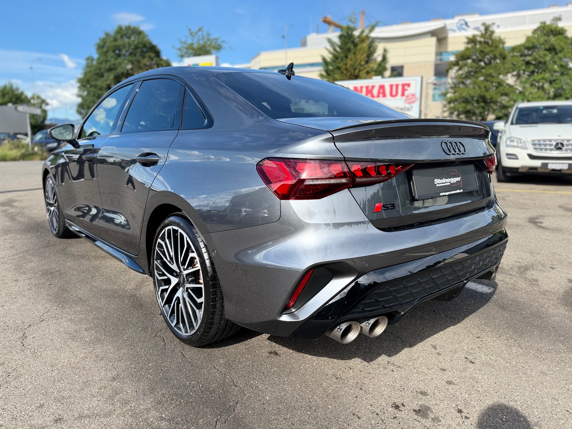 AUDI S3 Limousine TFSI quattro S-tronic ° Vollausstattung ° Akrapovic °-image-7