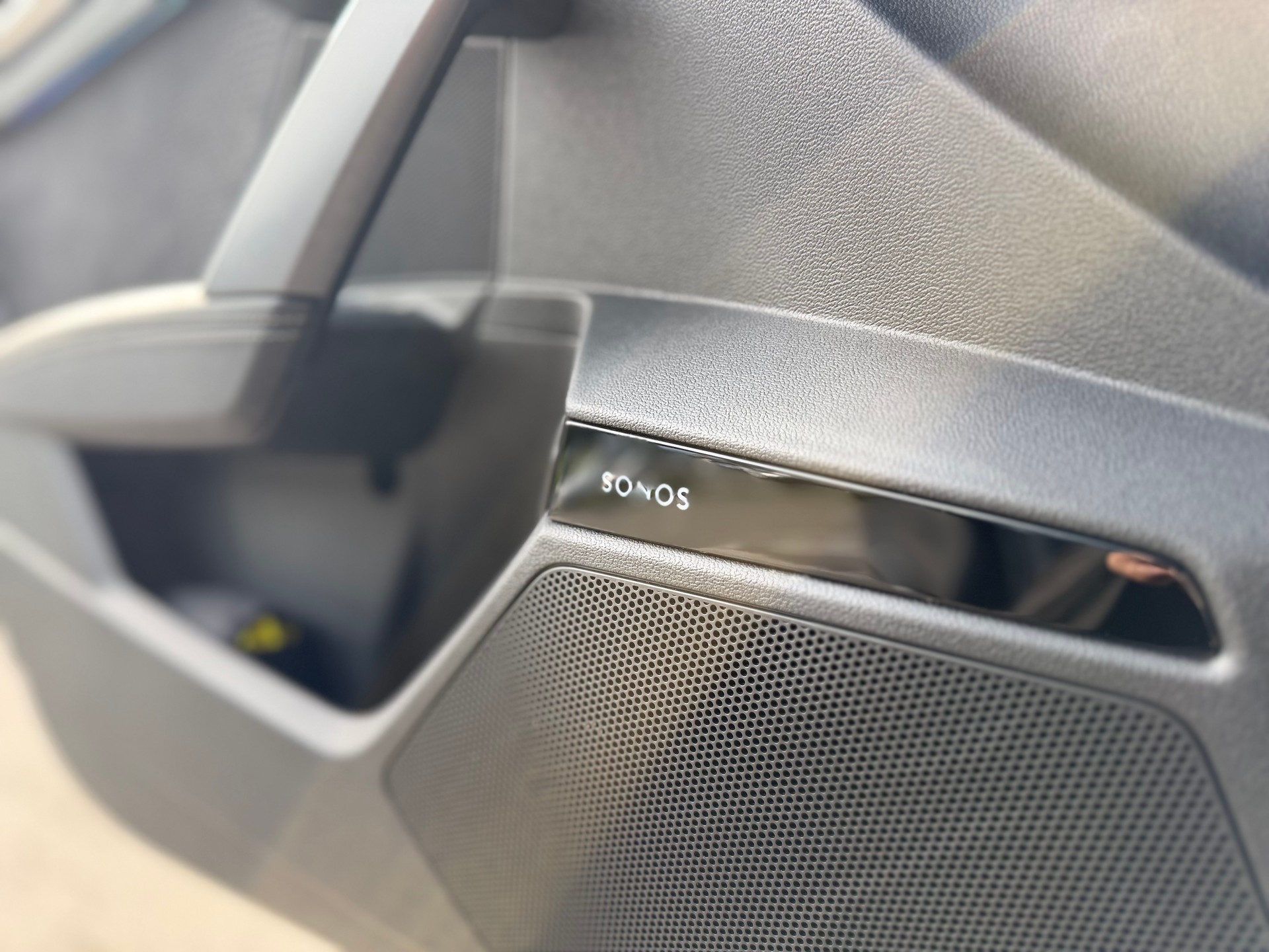 AUDI S3 Limousine TFSI quattro S-tronic ° Vollausstattung ° Akrapovic °-image-23