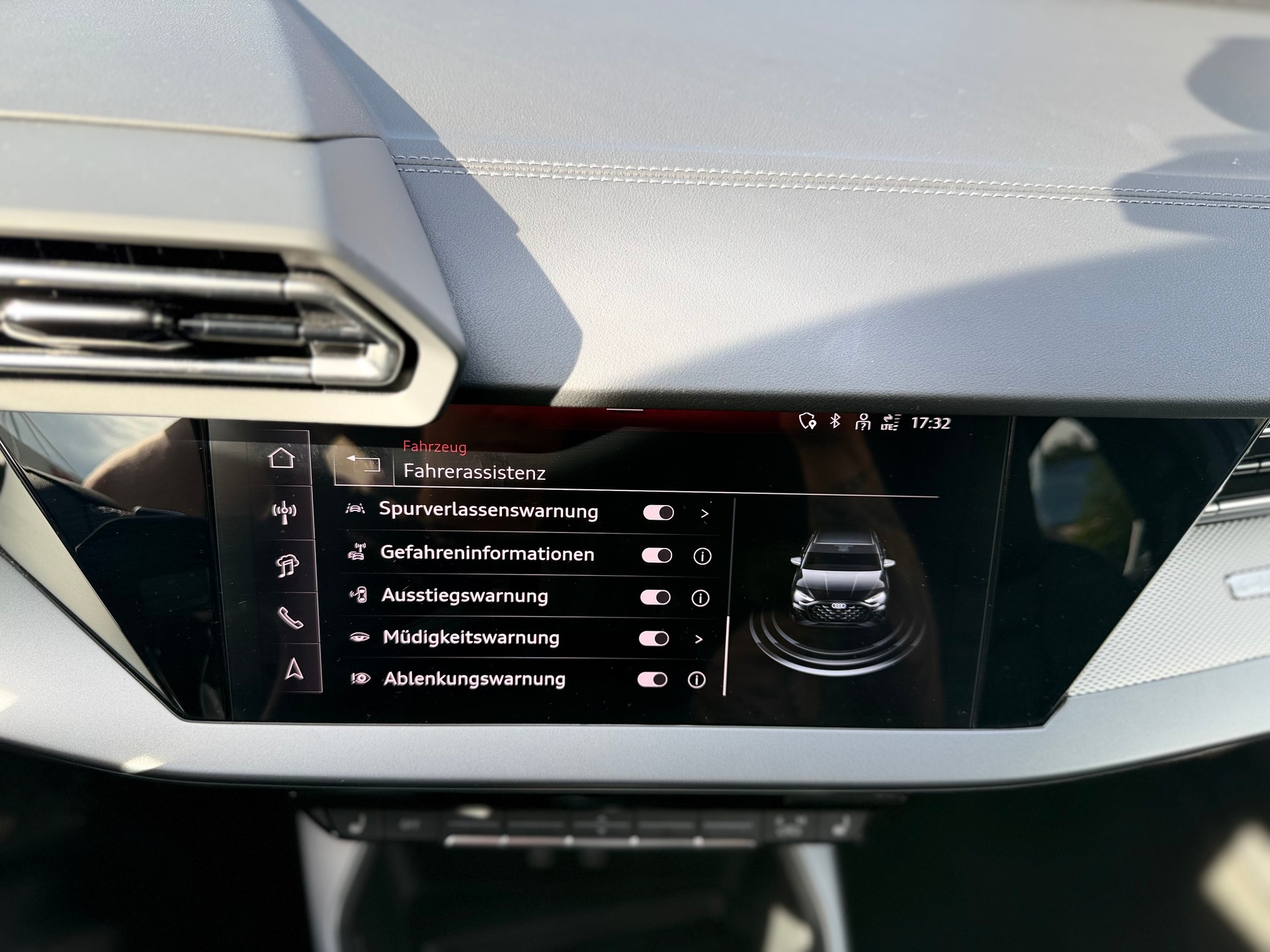 AUDI S3 Limousine TFSI quattro S-tronic ° Vollausstattung ° Akrapovic °-image-20