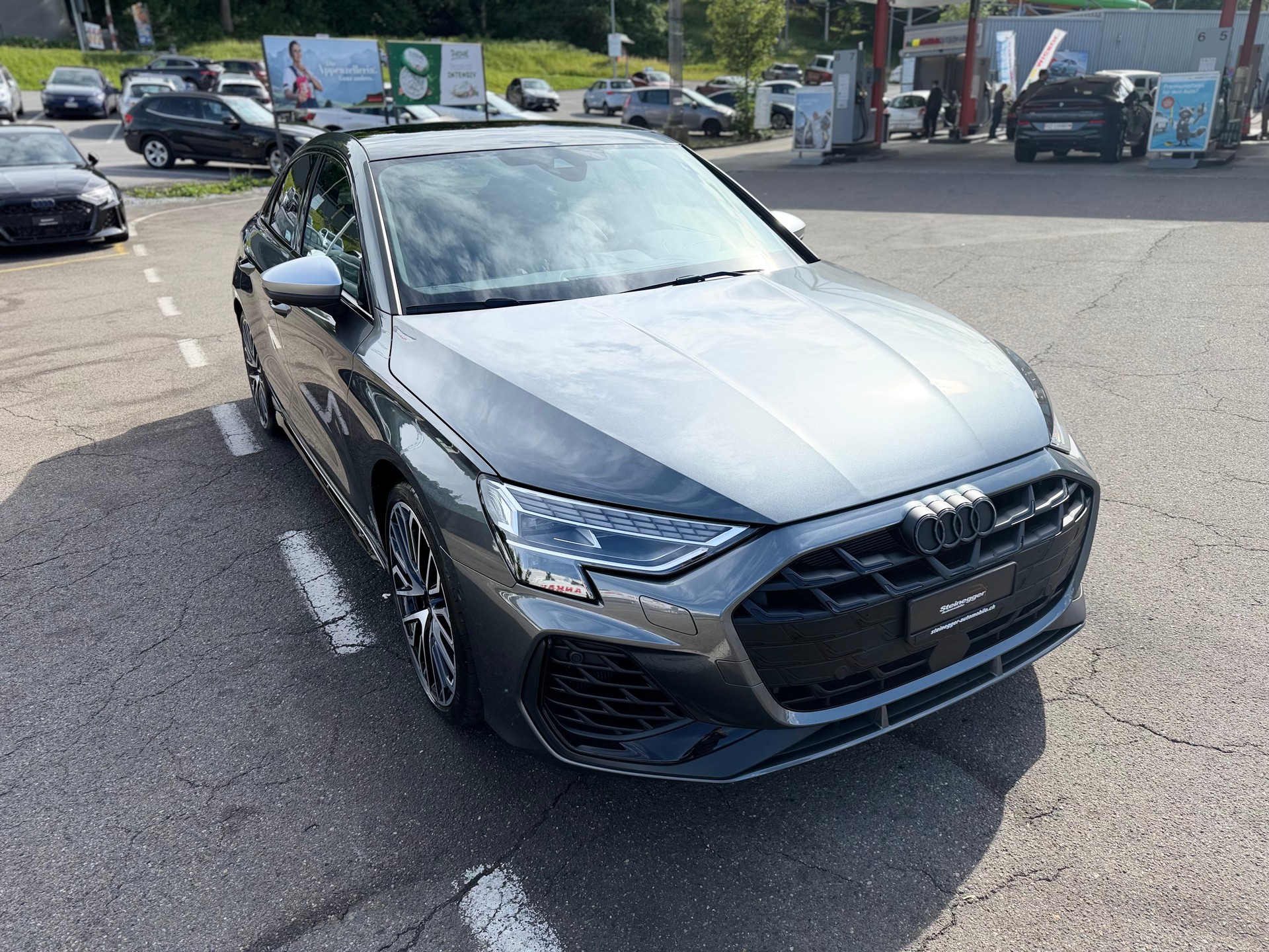 AUDI S3 Limousine TFSI quattro S-tronic ° Vollausstattung ° Akrapovic °