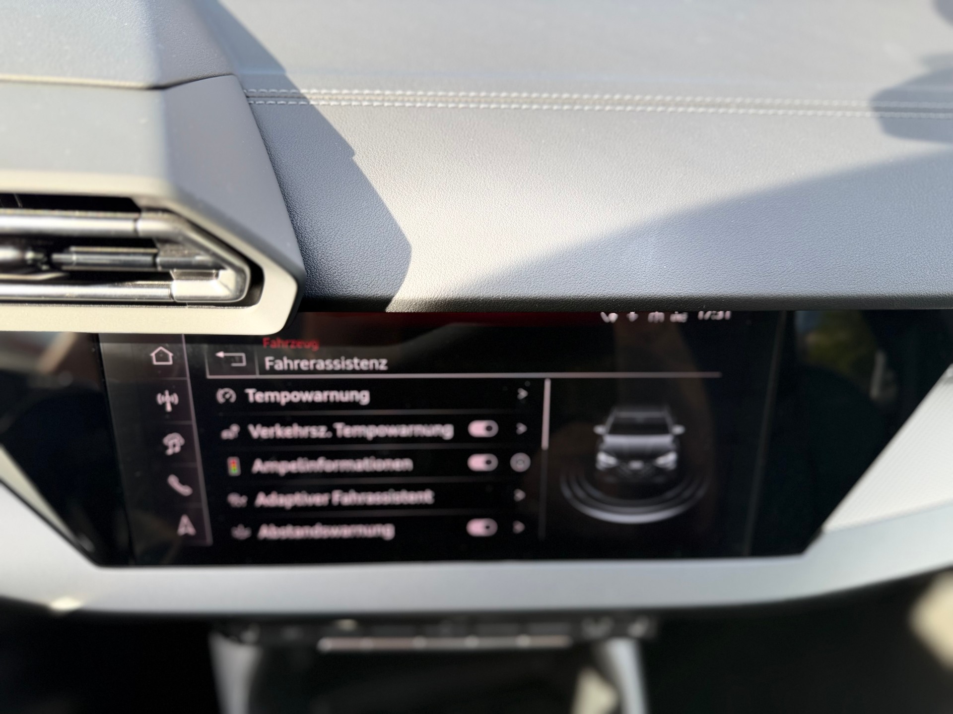 AUDI S3 Limousine TFSI quattro S-tronic ° Vollausstattung ° Akrapovic °-image-19