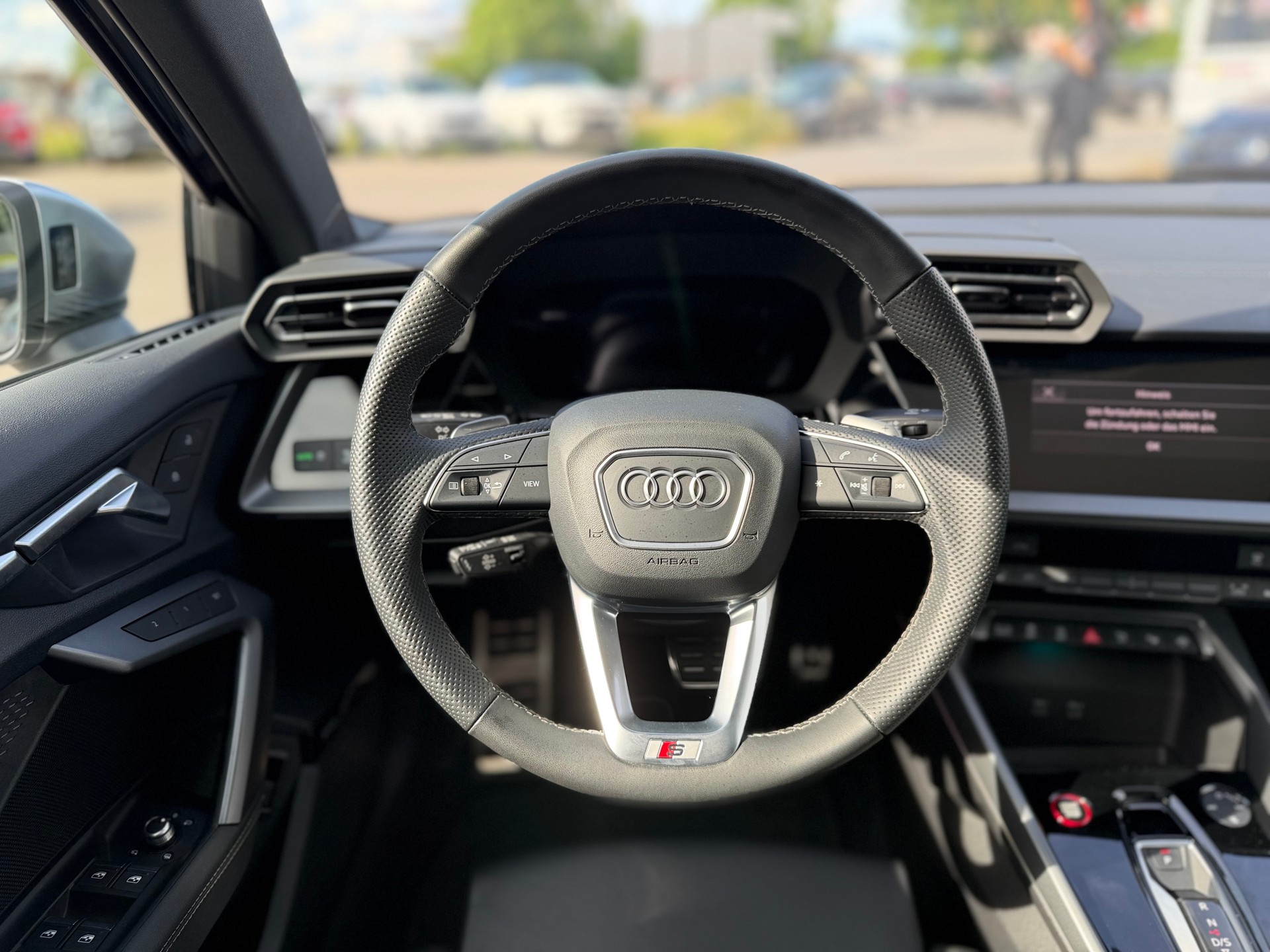 AUDI S3 Limousine TFSI quattro S-tronic ° Vollausstattung ° Akrapovic °-image-16