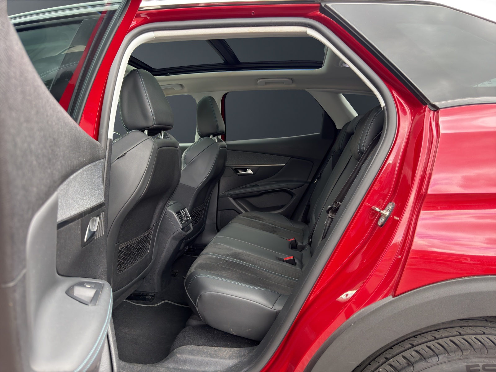 PEUGEOT 3008 1.2 PureTech Crossway EAT-image-15