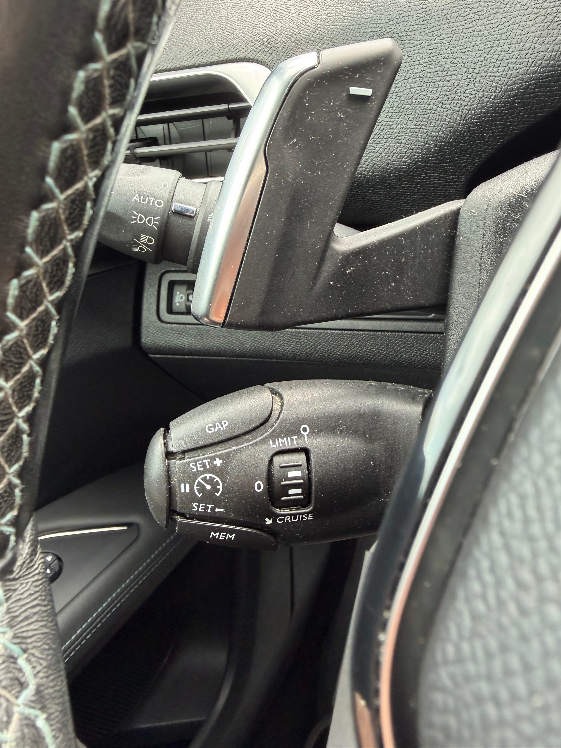 PEUGEOT 3008 1.2 PureTech Crossway EAT-image-18