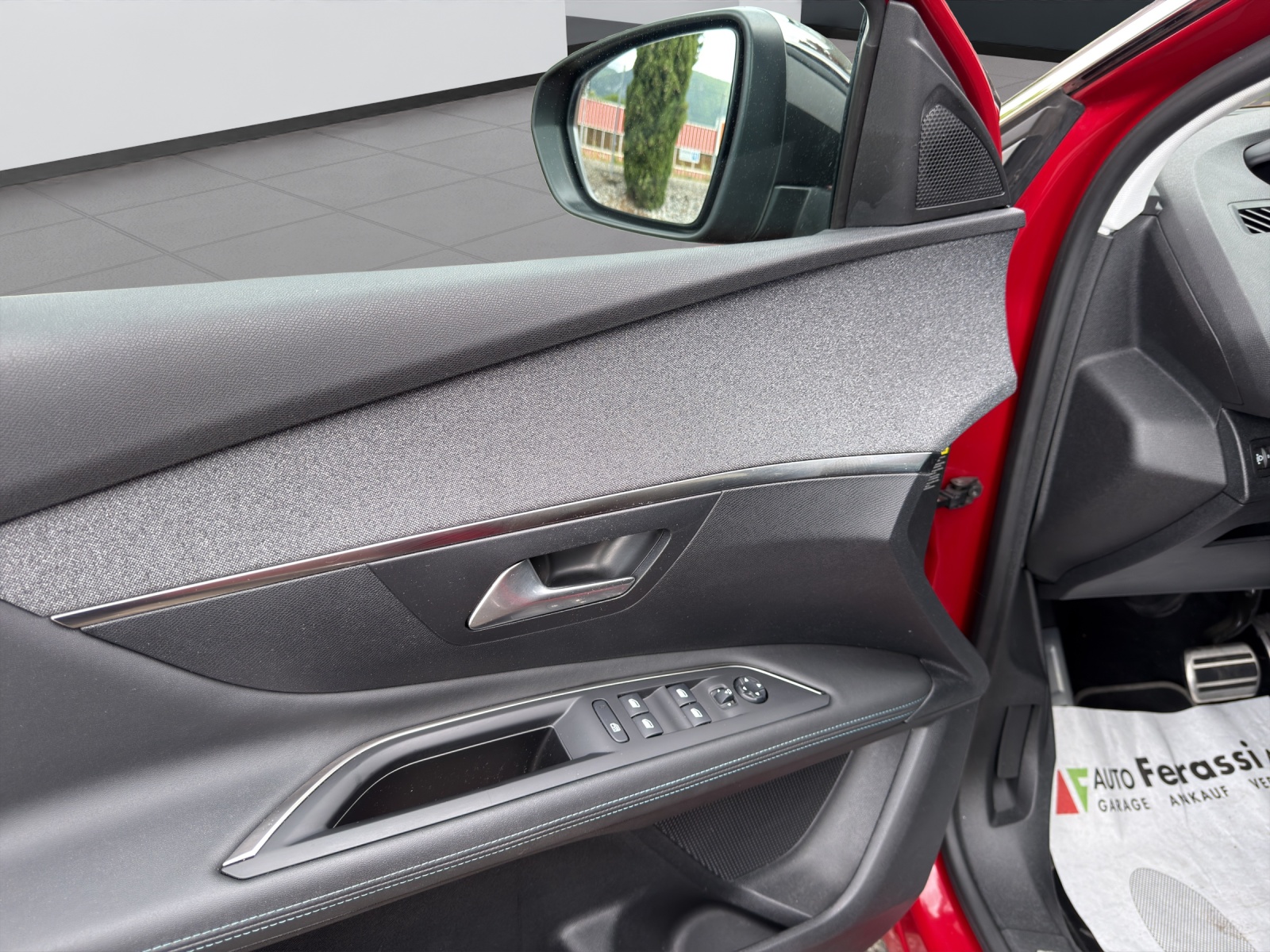 PEUGEOT 3008 1.2 PureTech Crossway EAT-image-24