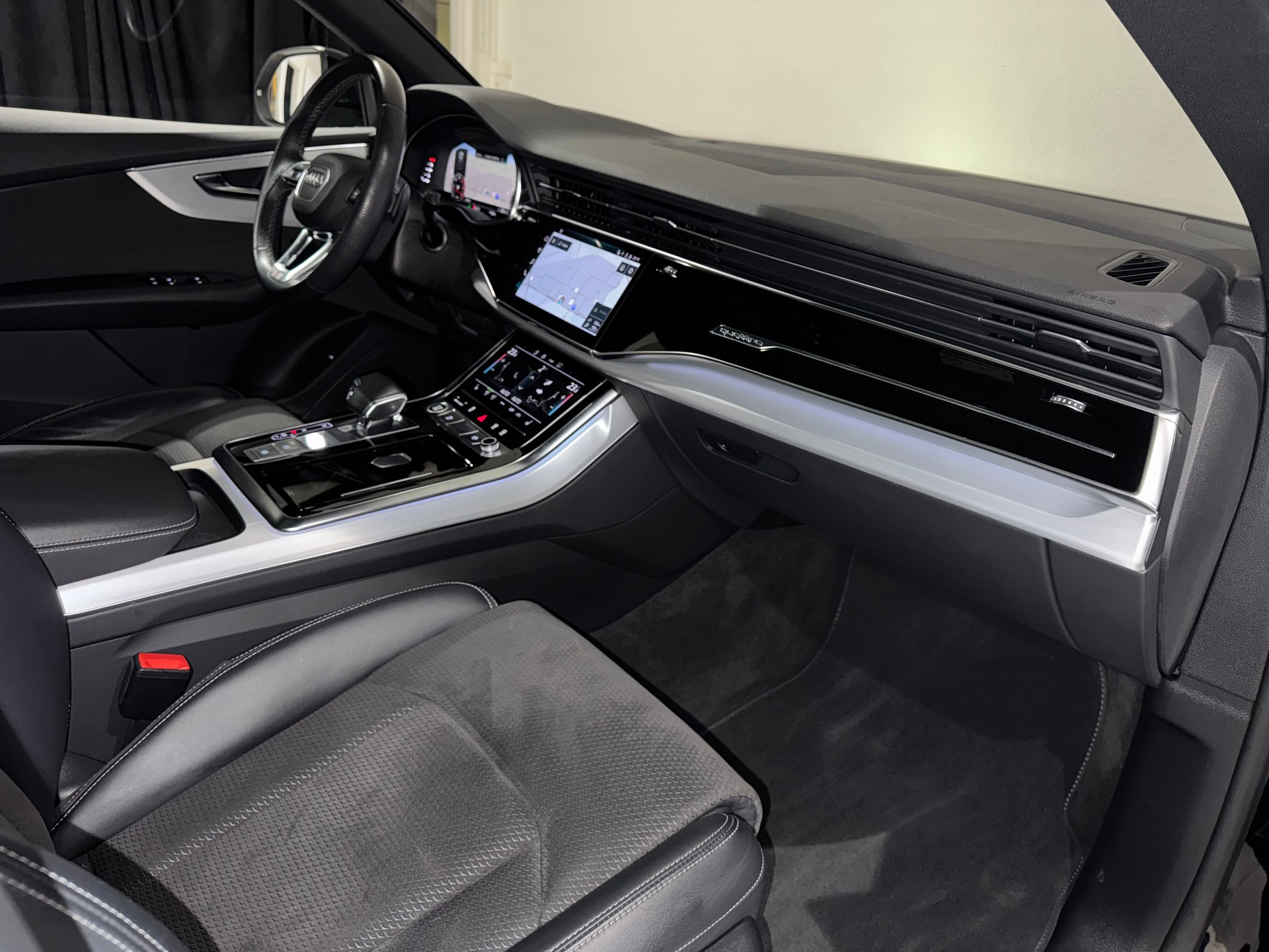 AUDI Q8 50 TDI Black Edition quattro tiptronic | 1.Hand |-image-15