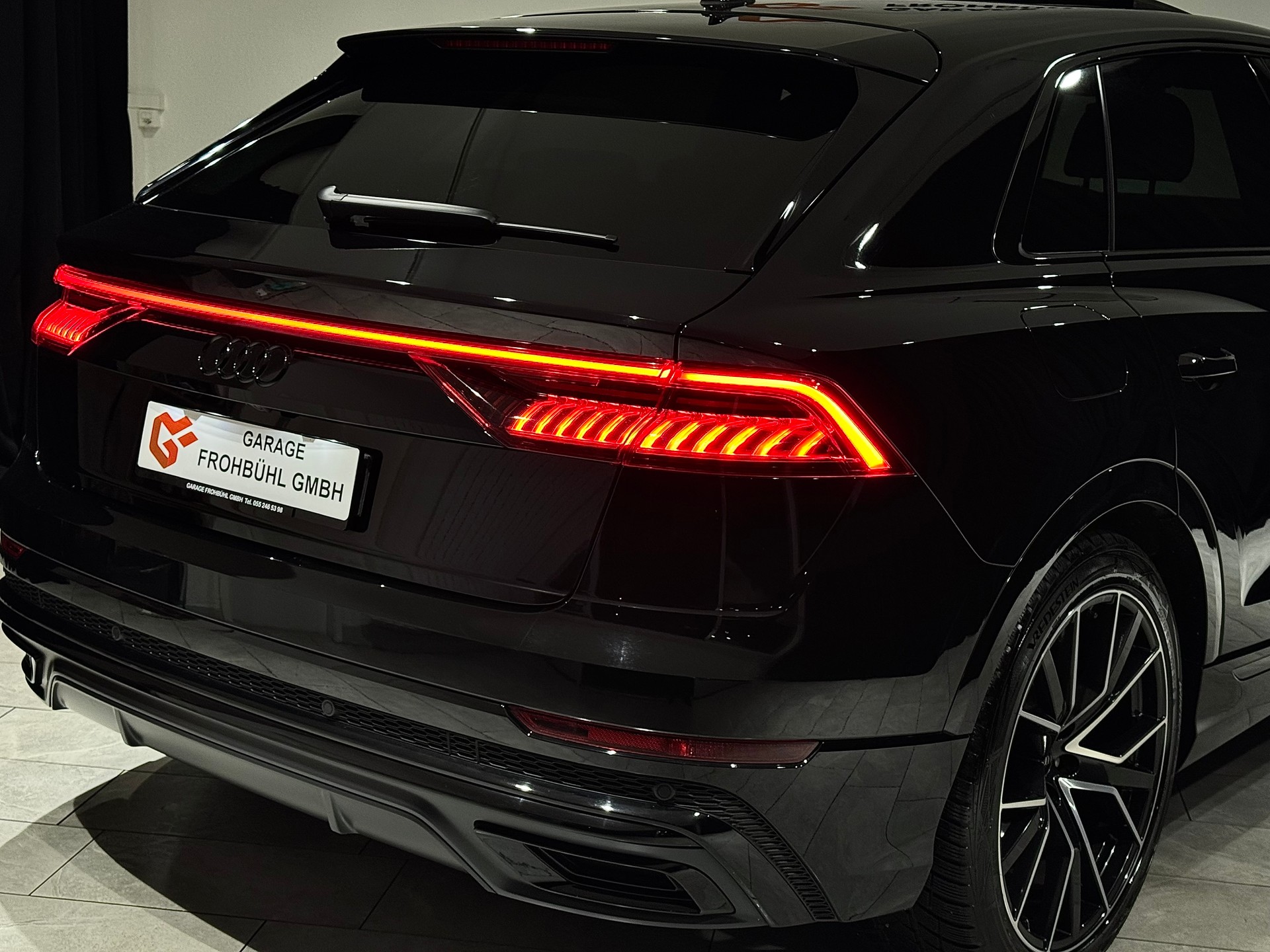 AUDI Q8 50 TDI Black Edition quattro tiptronic | 1.Hand |-image-8