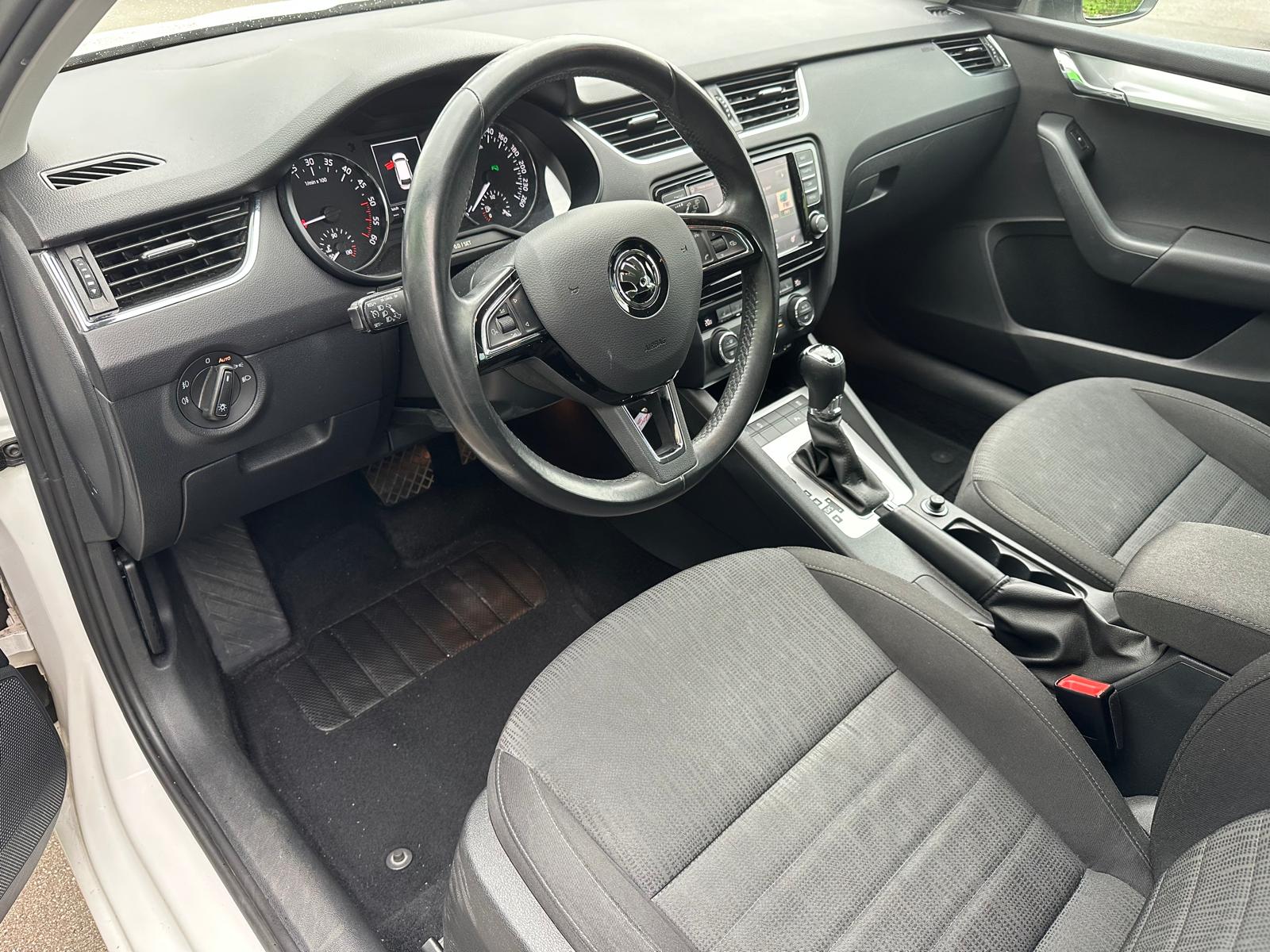 SKODA Octavia 2.0 TDI Style 4x4 DSG-image-9