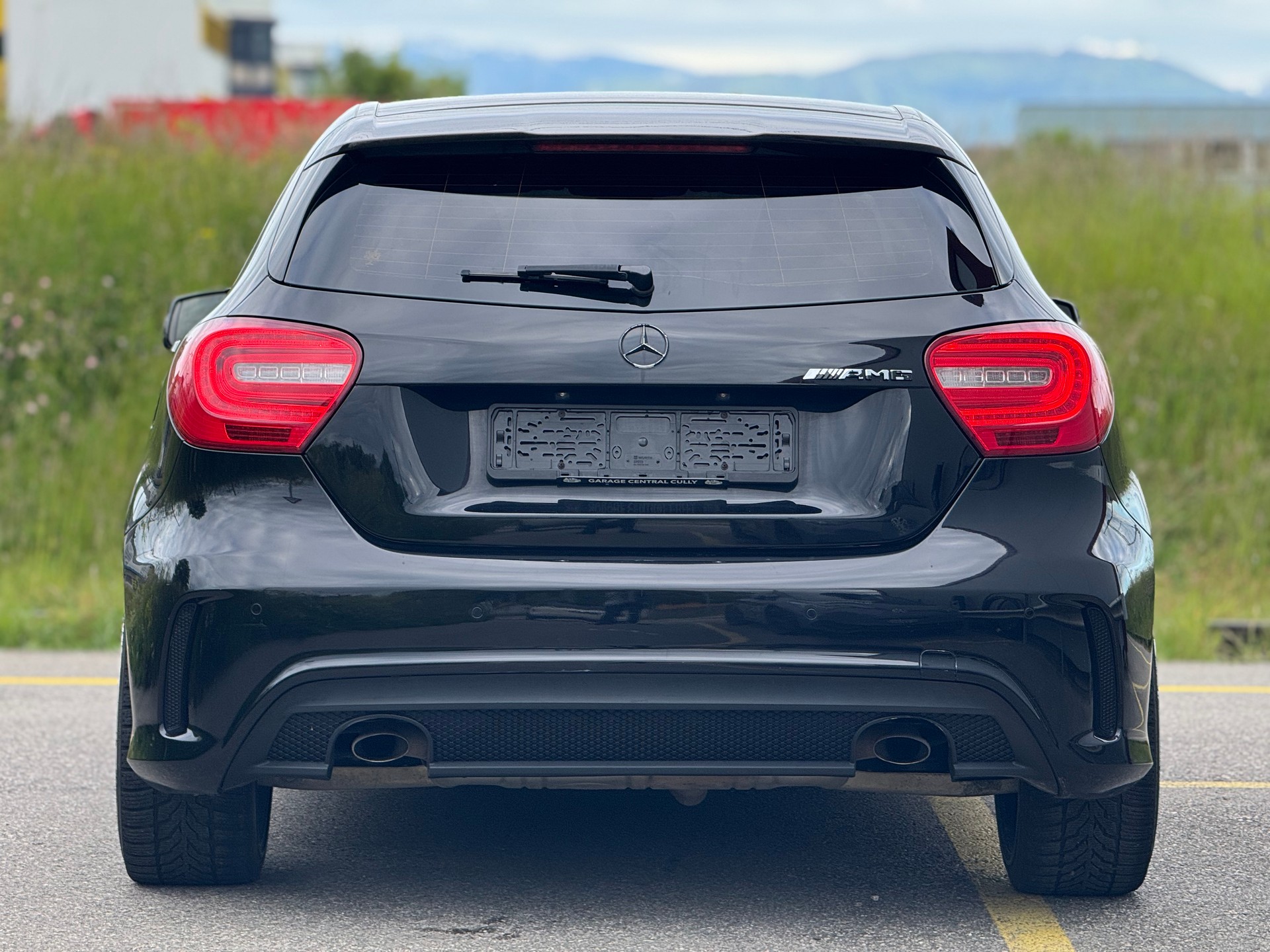 MERCEDES-BENZ A 250 AMG Line 4Matic 7G-DCT-image-4