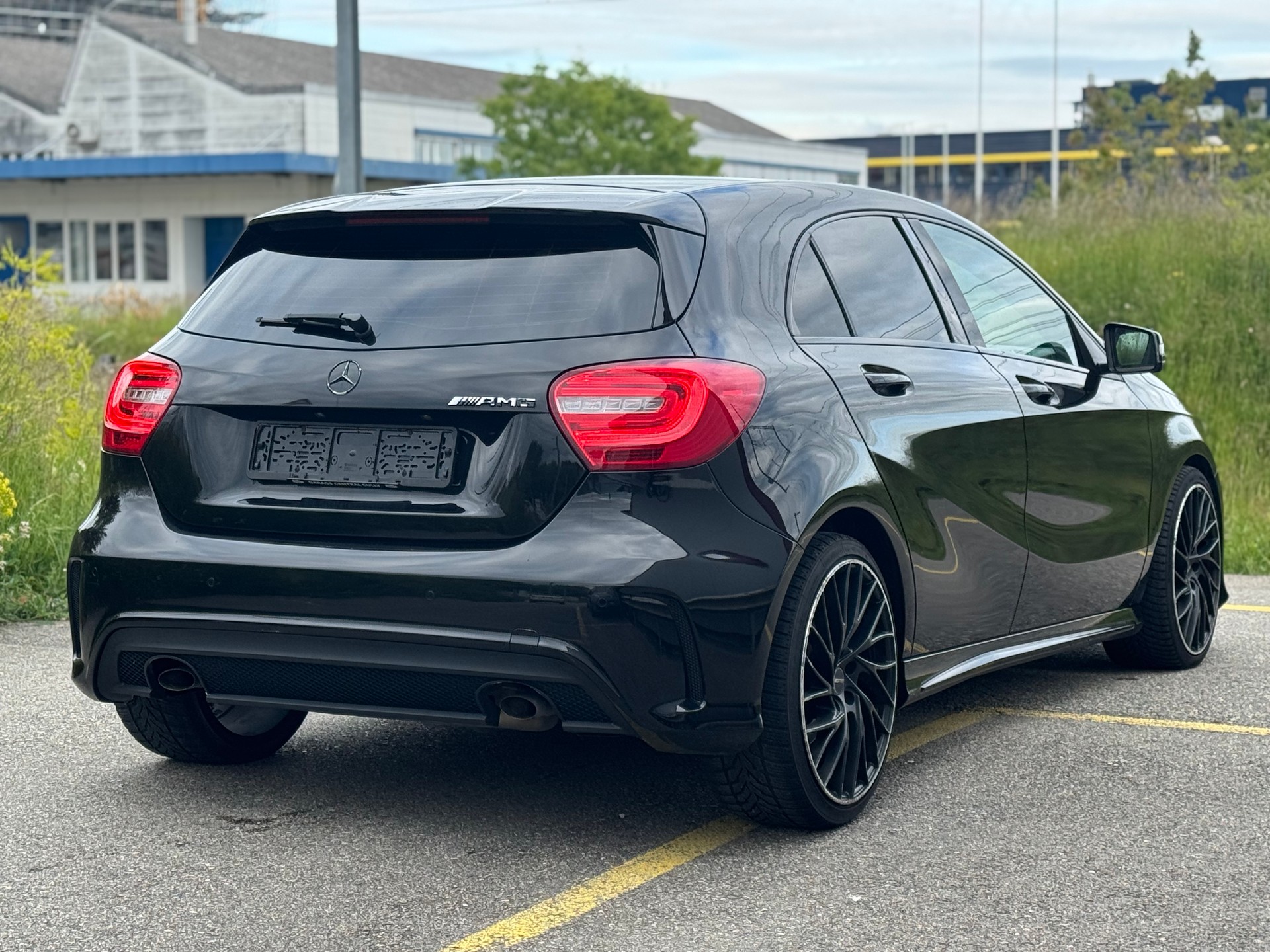 MERCEDES-BENZ A 250 AMG Line 4Matic 7G-DCT-image-3
