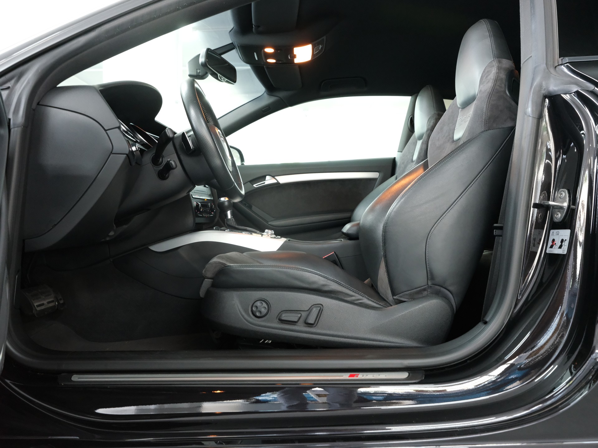 AUDI RS5 Coupé 4.2 FSI quattro S-tronic *Sportabgassanlage* *Rückfahrkamera* *RS Performance*-image-18