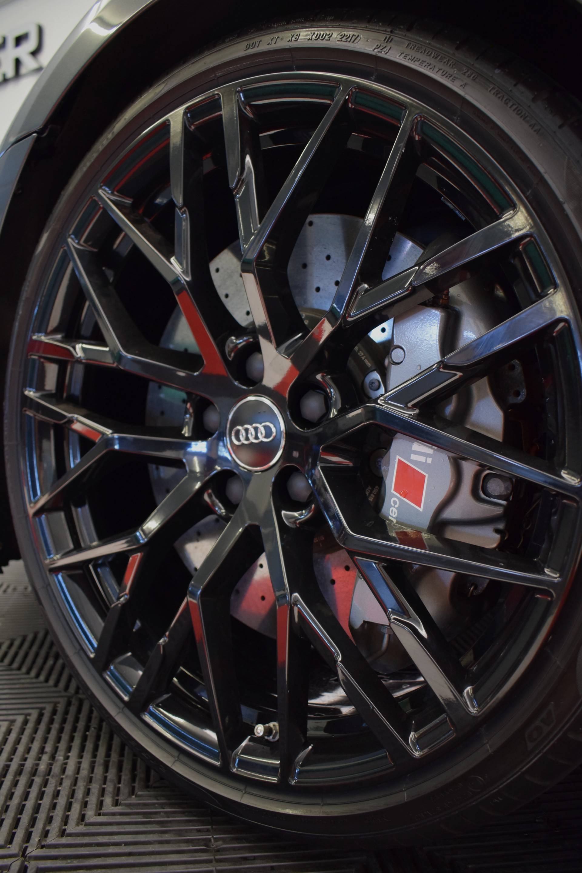 AUDI R8 Coupé 5.2 plus S-Tronic "ohne OPF"-image-10