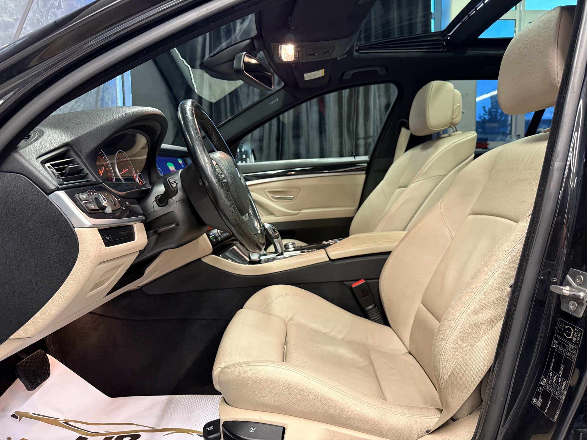 BMW 530i Touring Steptronic-image-10
