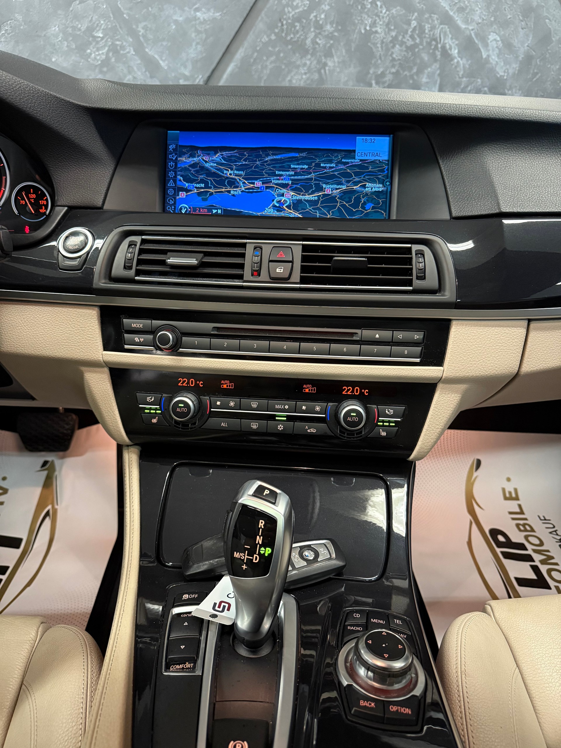 BMW 530i Touring Steptronic-image-12