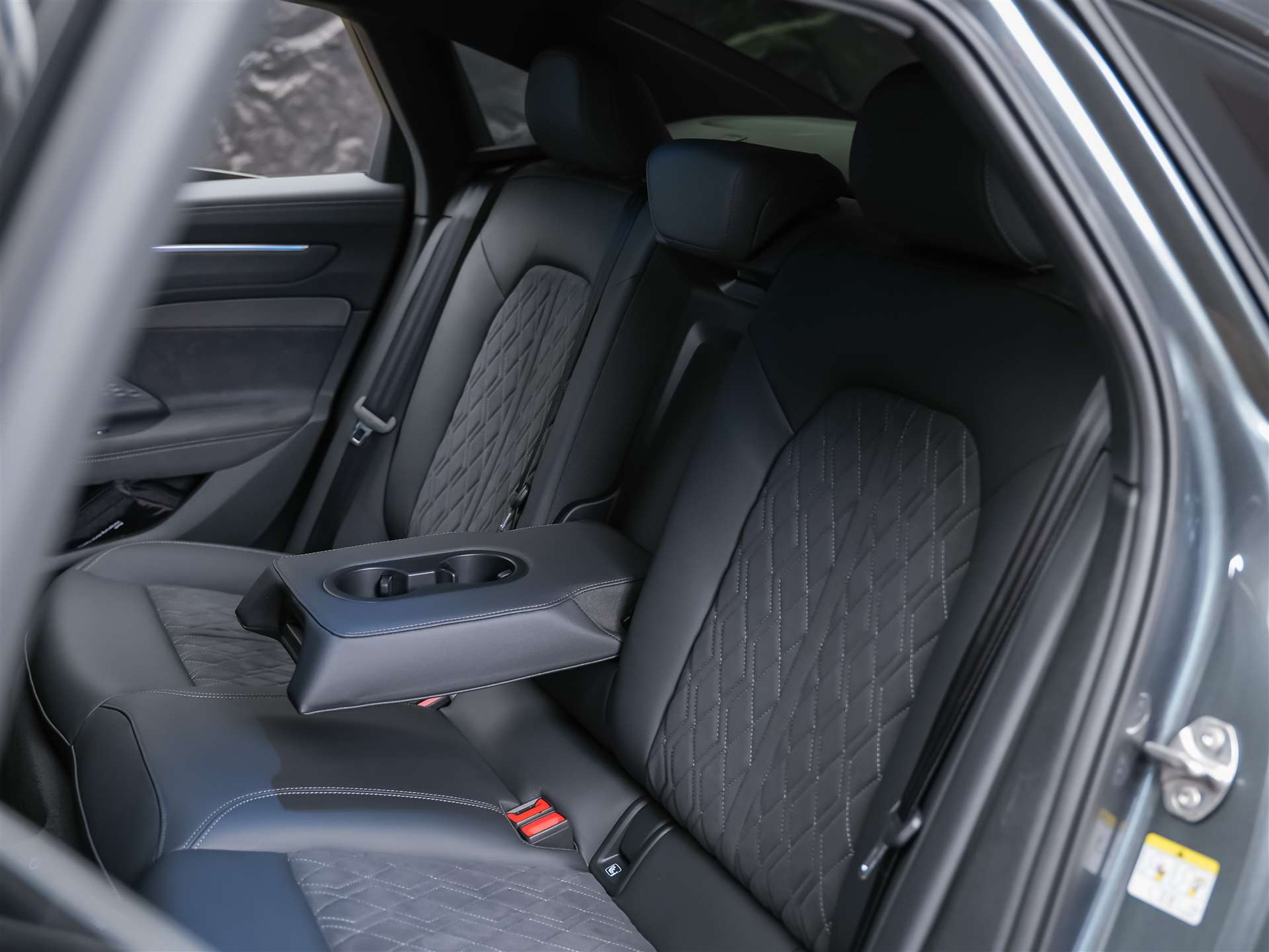 AUDI A6 2.0 TDI quattro S-Tronic *EDITION ONE*Werksgarantie*360° Kamera*Abstandsregler*-image-13
