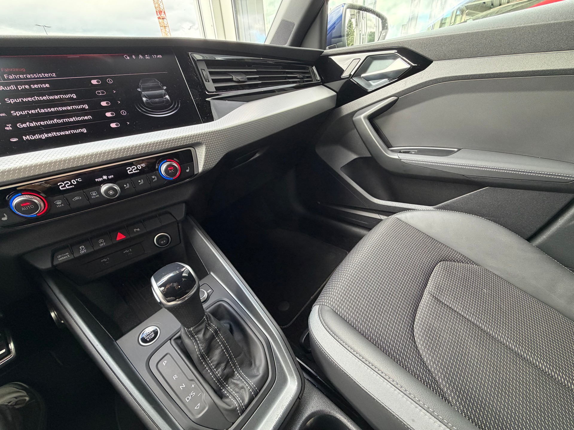 AUDI A1 Sportback 30 TFSI S Line Attraction S-tronic-image-26