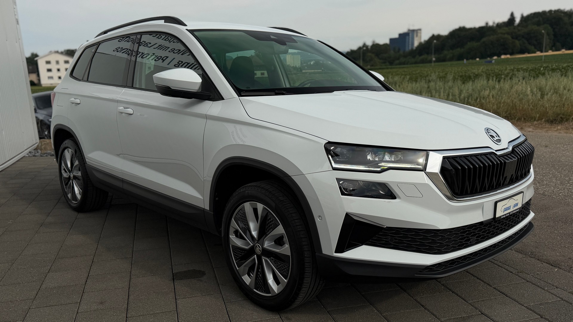 SKODA Karoq 2.0 TDI CR Style 4x4 DSG * Anhängerkuplung * Werksgarantie * 8-Fach mit Alufelgen *-showroom-element-1