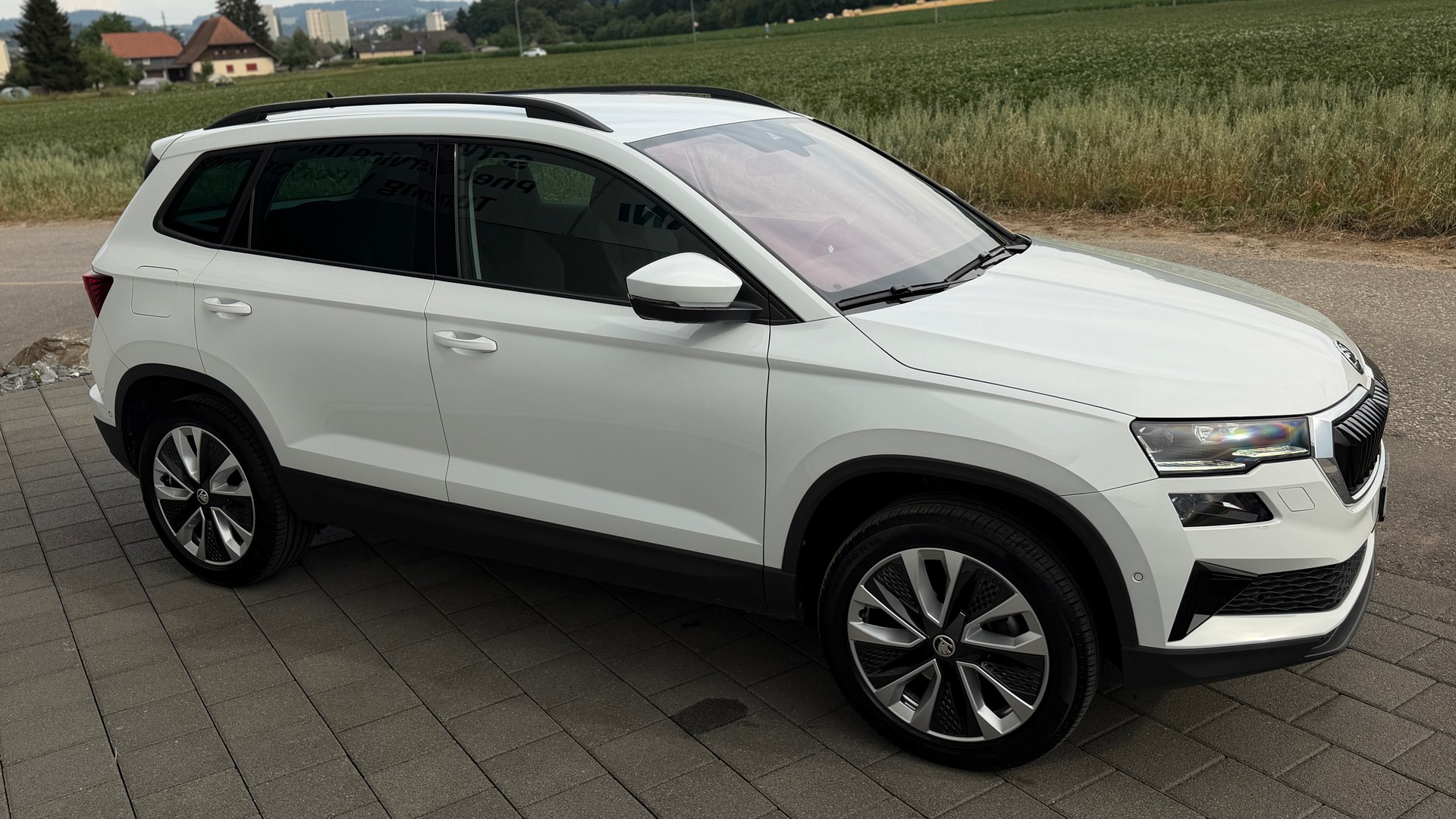 SKODA Karoq 2.0 TDI CR Style 4x4 DSG * Anhängerkuplung * Werksgarantie * 8-Fach mit Alufelgen *-showroom-element-3