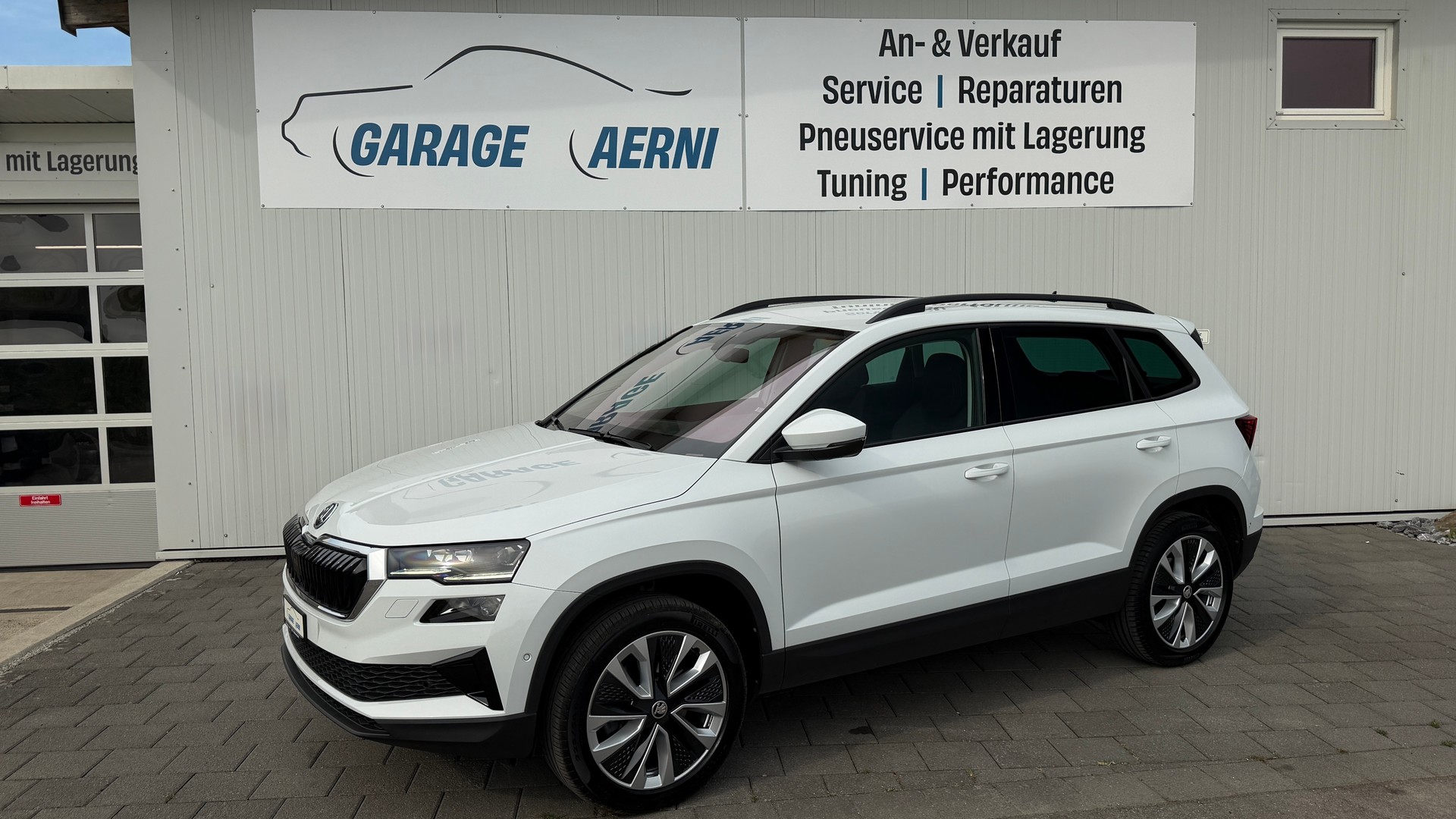 SKODA Karoq 2.0 TDI CR Style 4x4 DSG * Anhängerkuplung * Werksgarantie * 8-Fach mit Alufelgen *