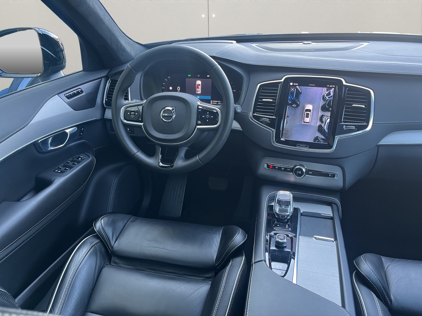 VOLVO XC90 T8 eAWD Ultim Dark-showroom-element-3