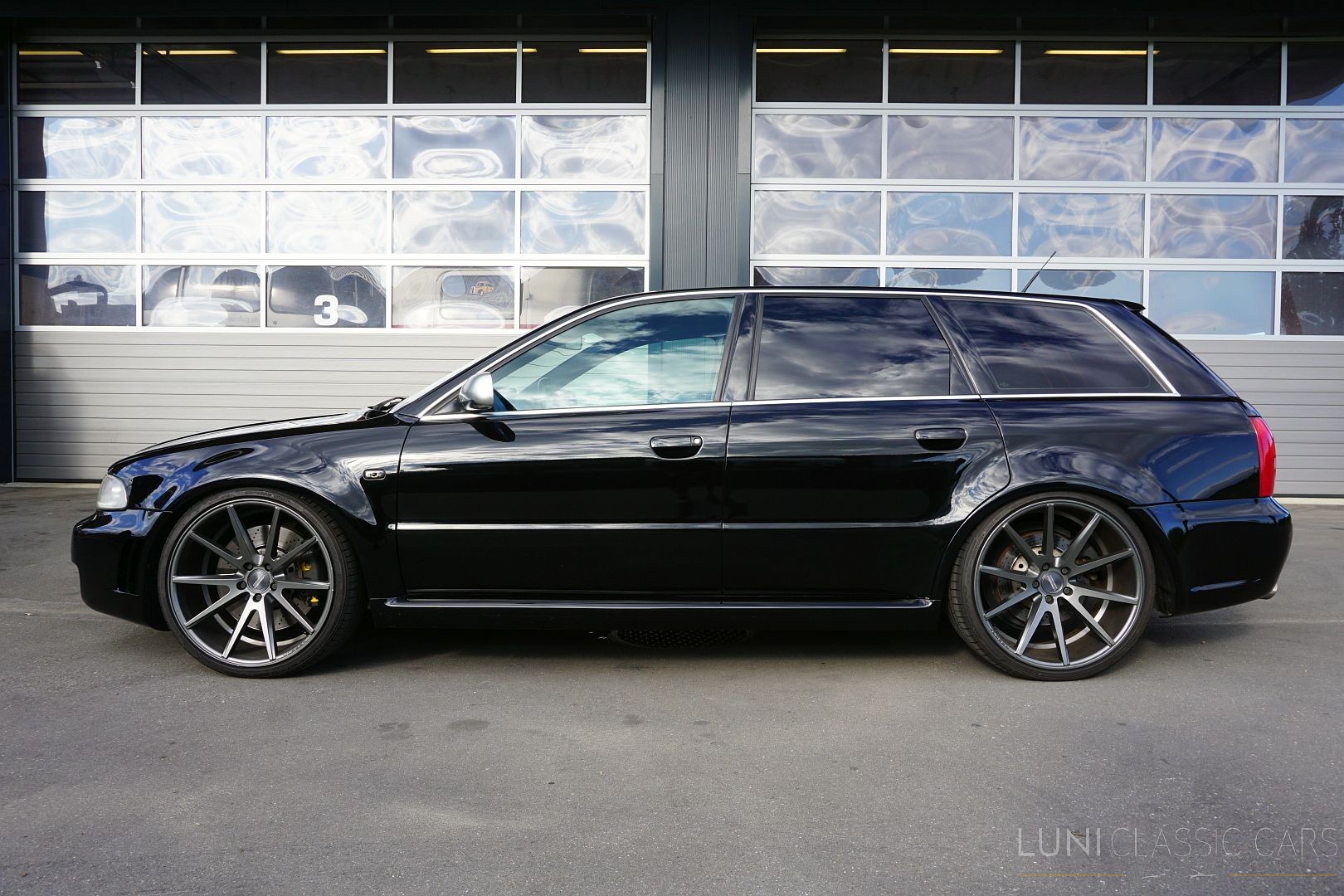 AUDI RS4 B5 Quattro-showroom-element-1