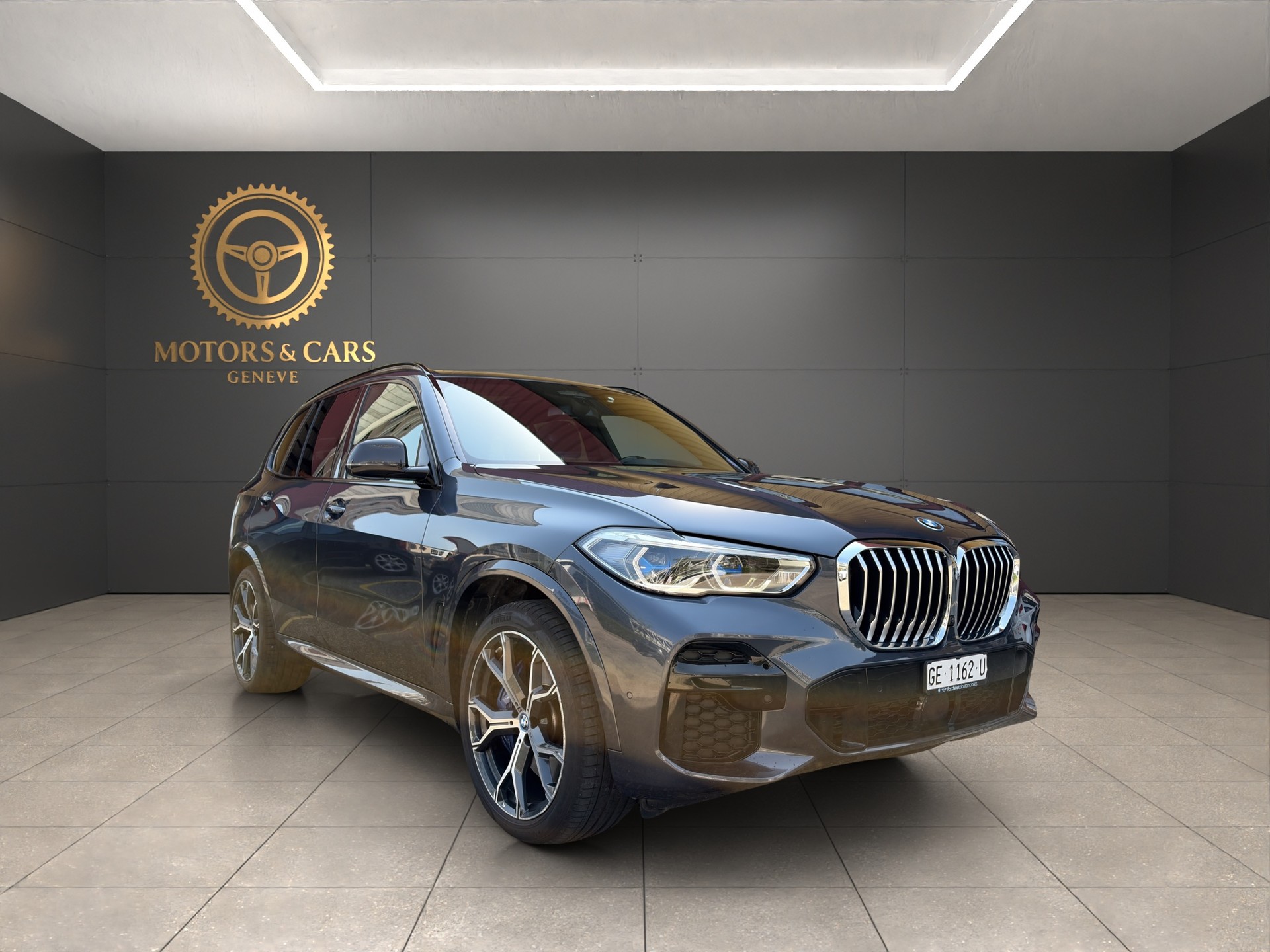 BMW X5 xDrive45e M Sport Steptronic-showroom-element-1