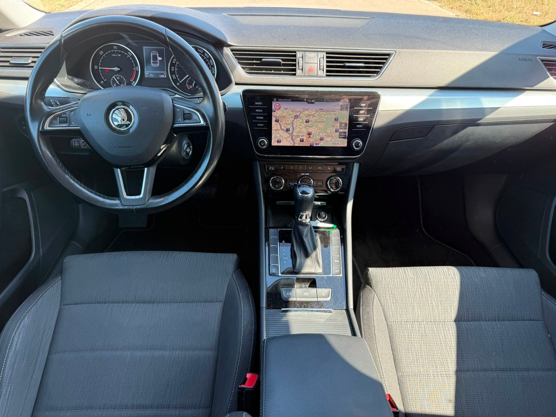 SKODA Superb Combi 2.0 TDi Style DSG-image-13