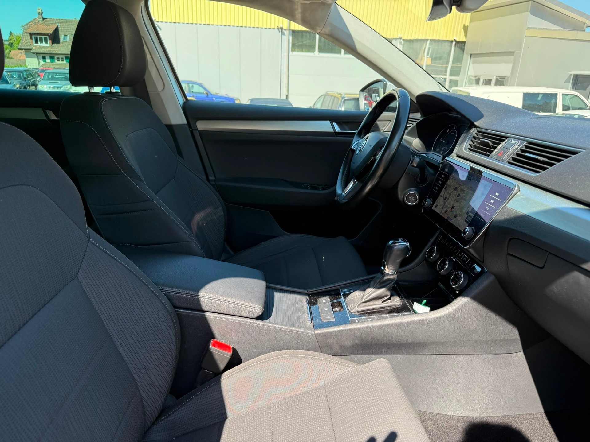 SKODA Superb Combi 2.0 TDi Style DSG-image-9