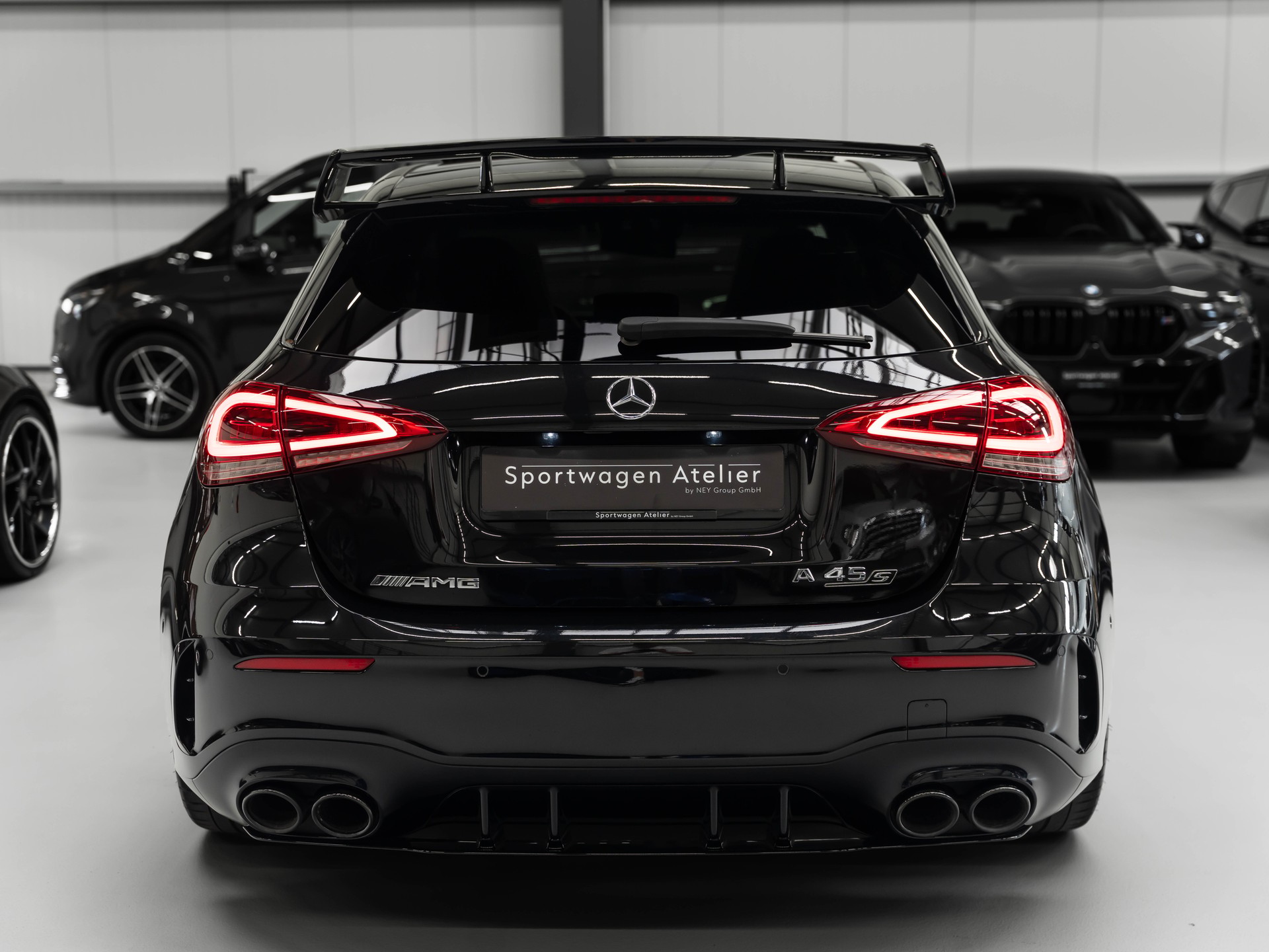 MERCEDES-BENZ A 45 S AMG 4Matic+ Speedshift-showroom-element-2