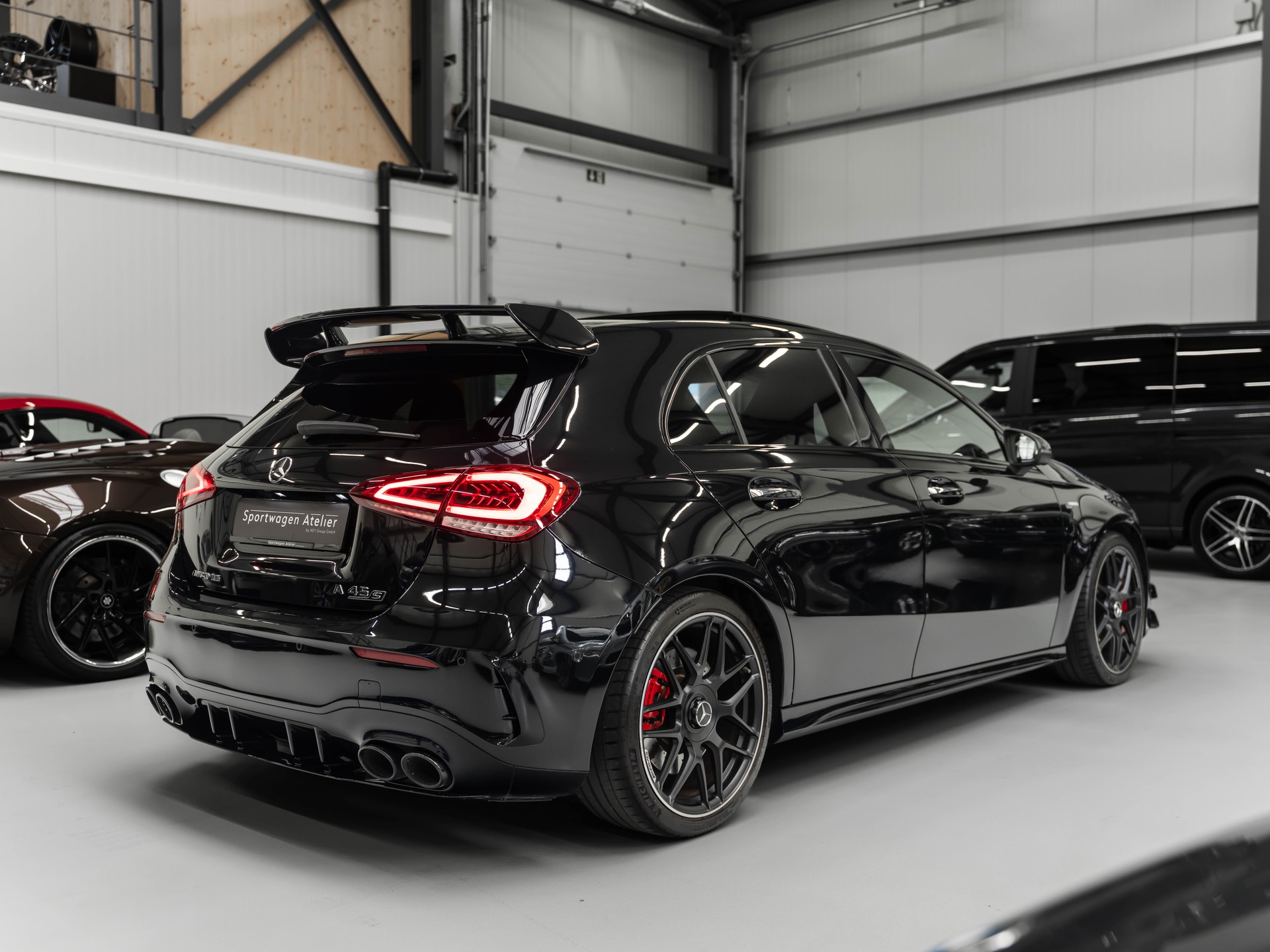 MERCEDES-BENZ A 45 S AMG 4Matic+ Speedshift-showroom-element-3
