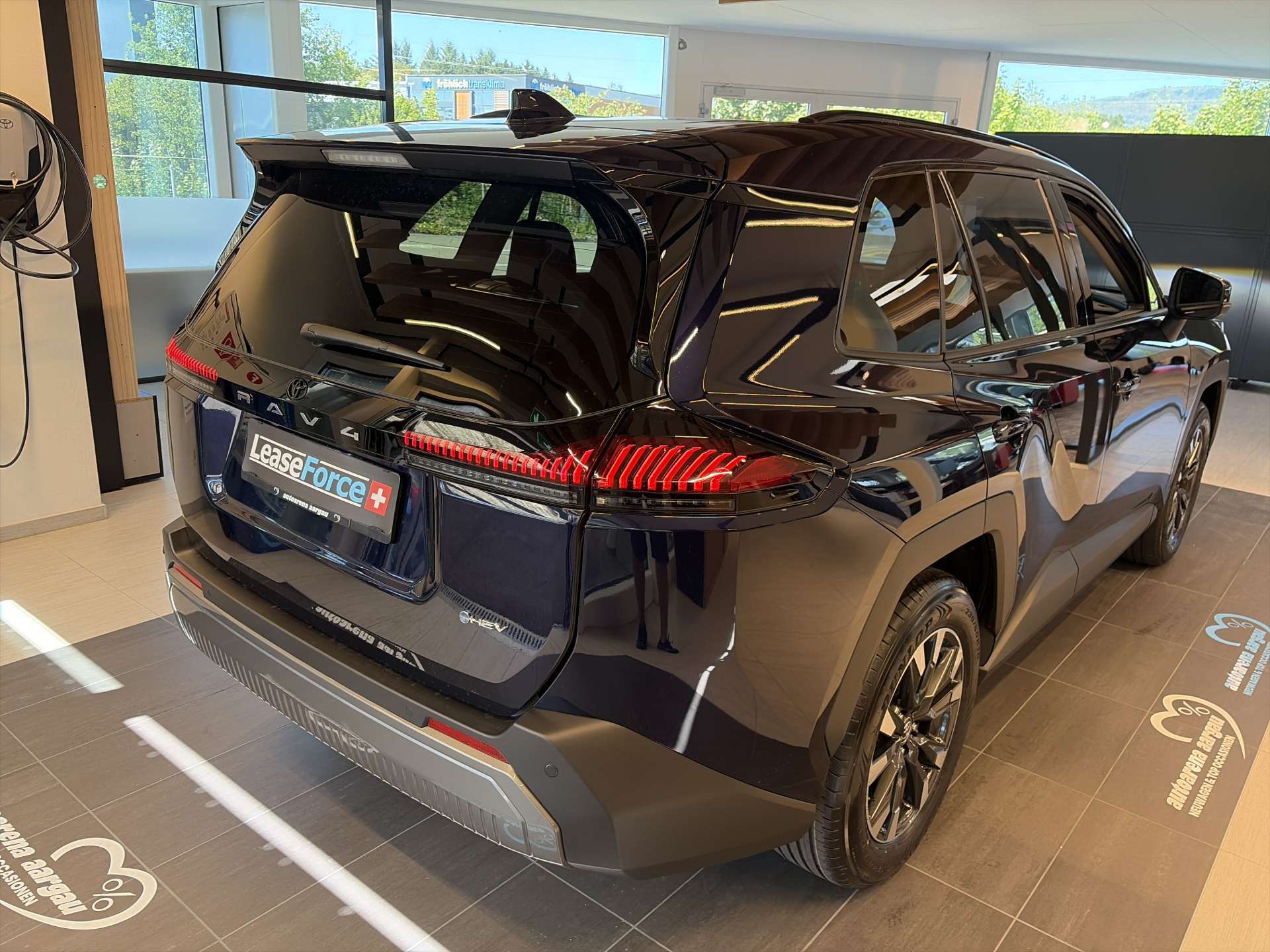TOYOTA RAV-4 2.5 HSD Trend e-CVT AWD NEUES MODELL Automat-showroom-element-2