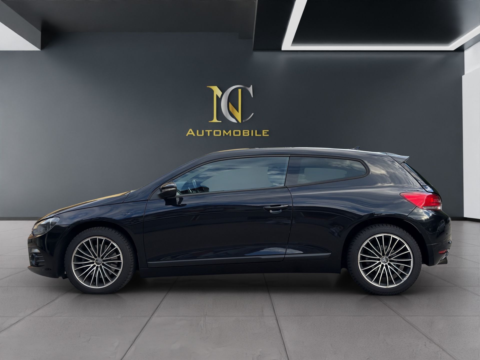 VW Scirocco 2.0 TSI-showroom-element-2