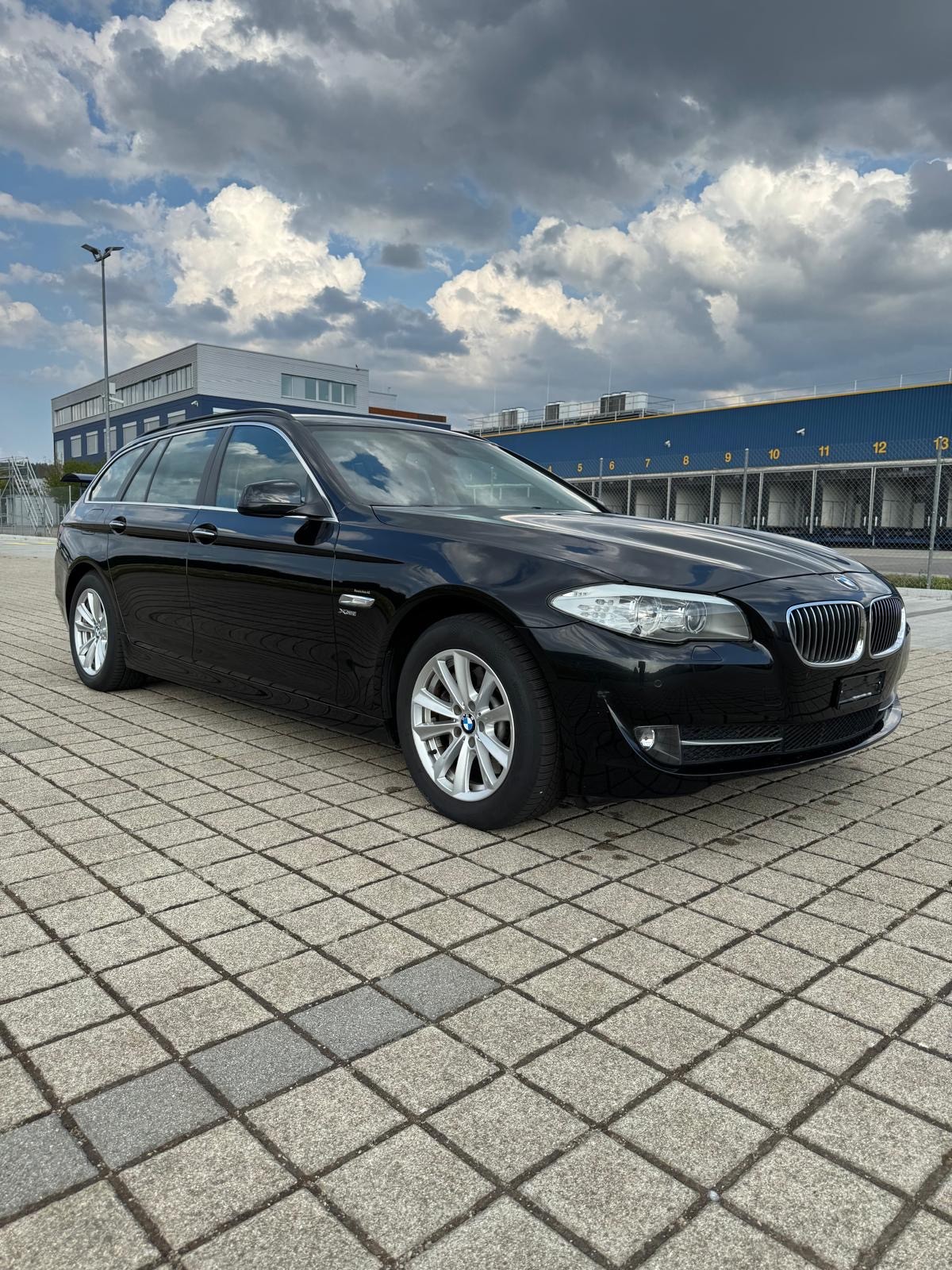 BMW 525d xDrive Touring Steptronic-showroom-element-2