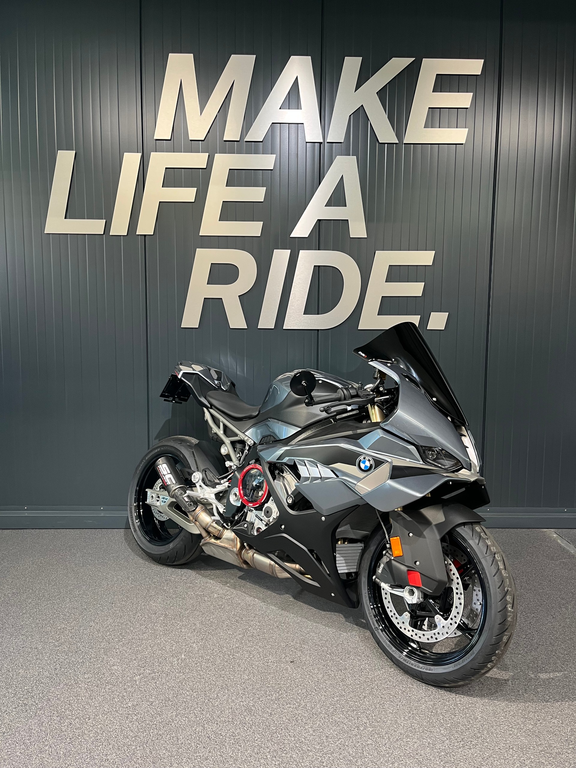 BMW S 1000 RR-showroom-element-1