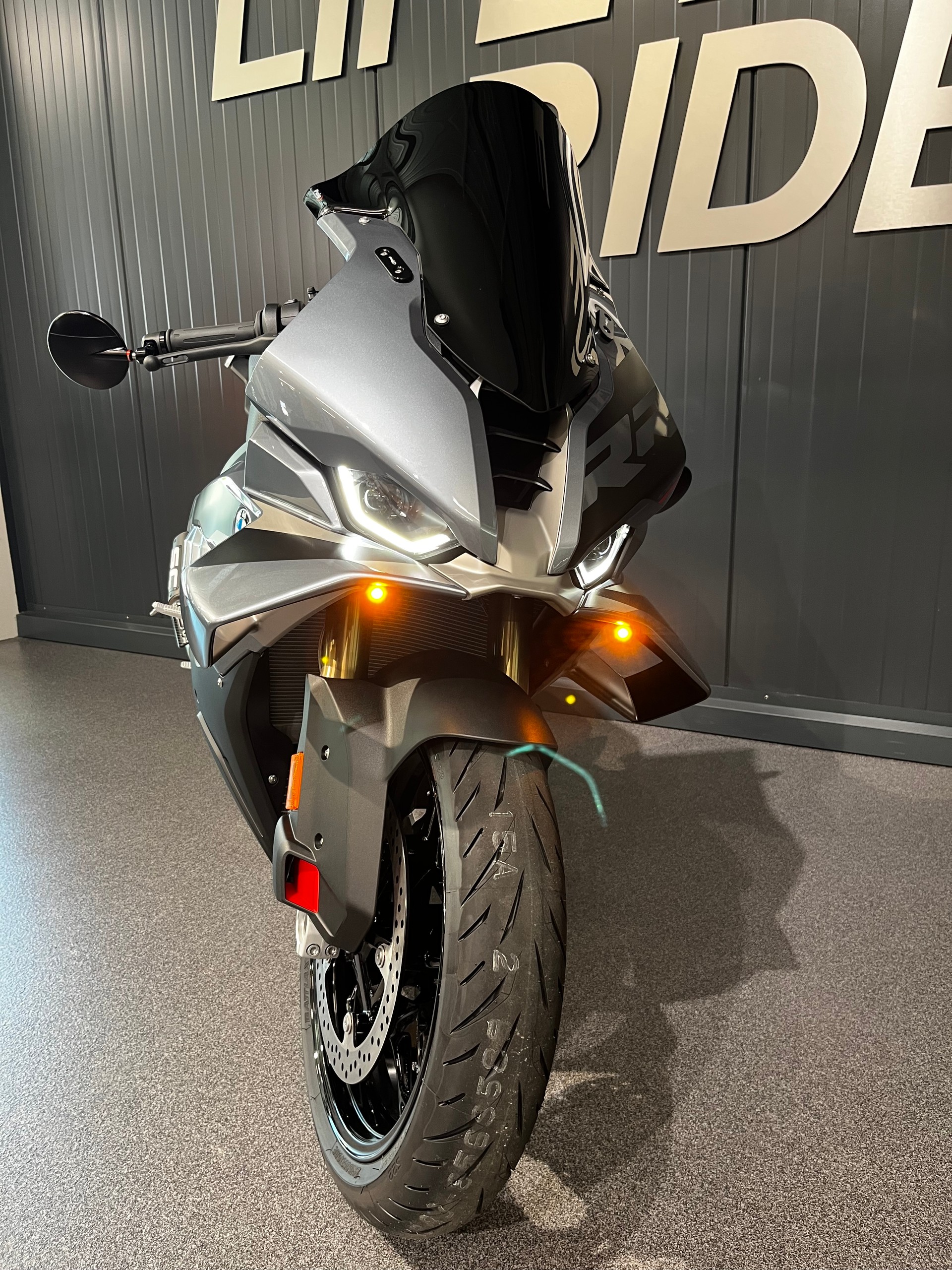 BMW S 1000 RR-showroom-element-3