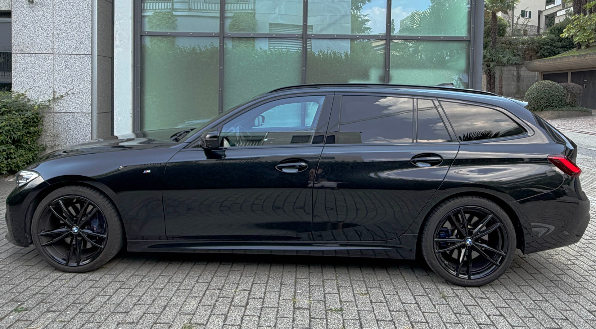 BMW 330d xDrive-image-4