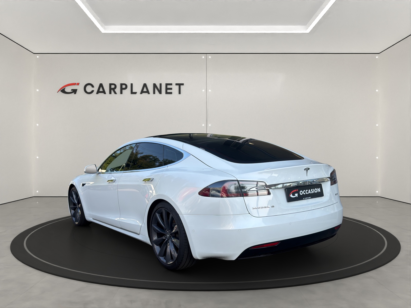 TESLA Model S 90 D-showroom-element-2