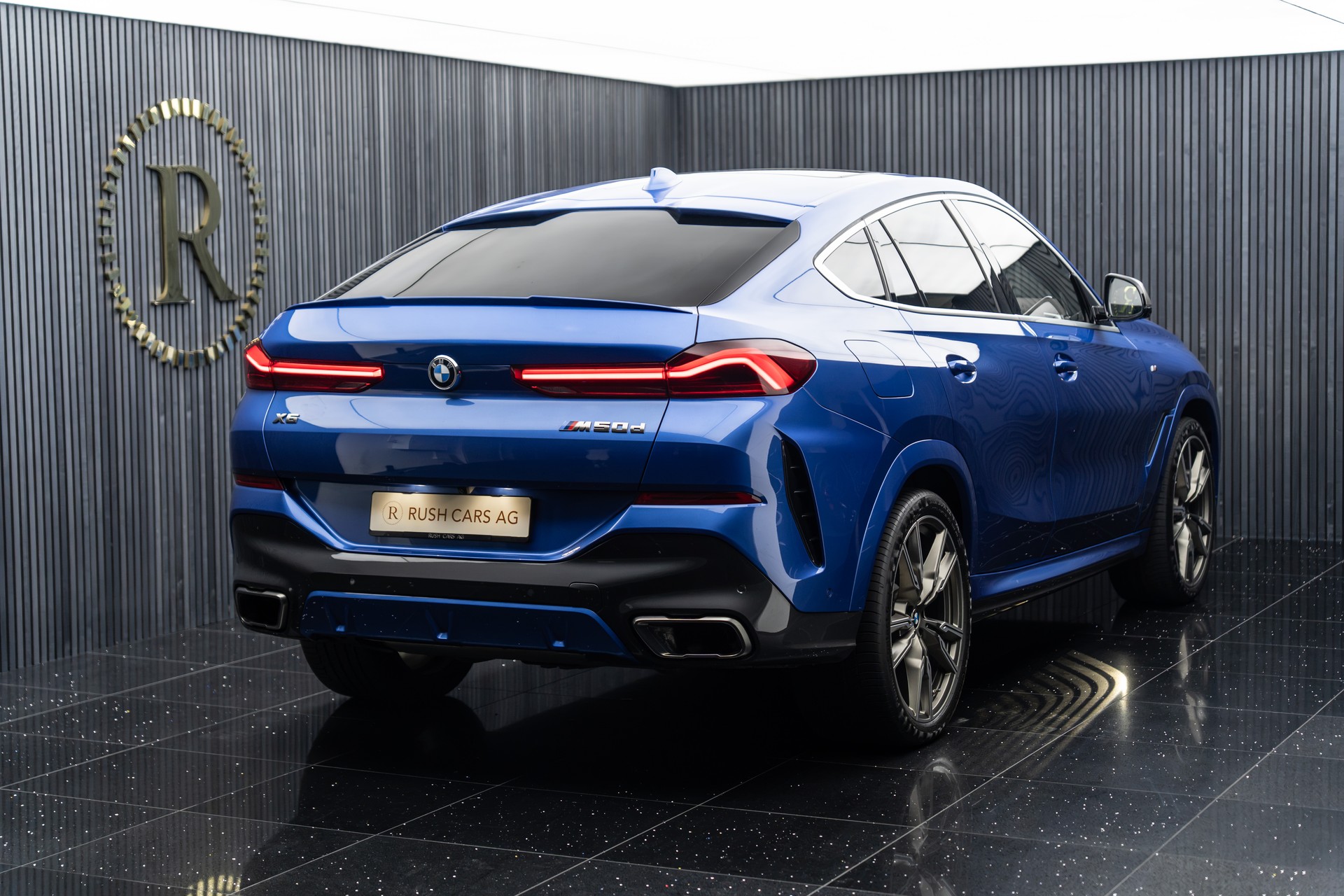 BMW X6 M50d-showroom-element-3