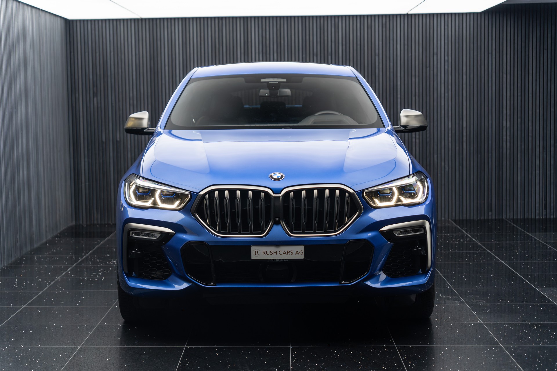 BMW X6 M50d-showroom-element-1