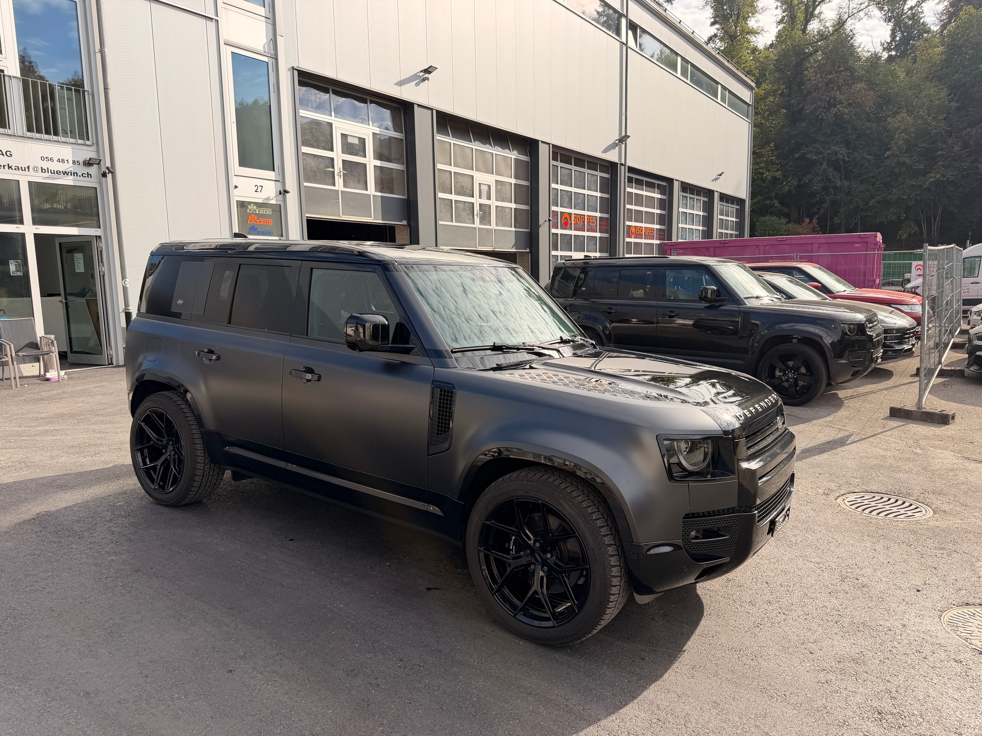 LAND ROVER Defender 110 525 V8 5.0 Carpathian Edition AT8-image-8