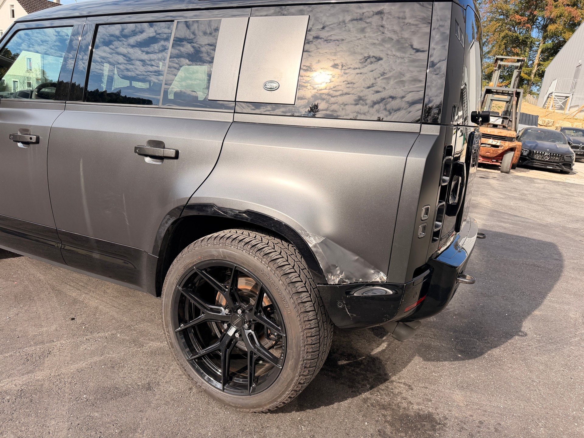 LAND ROVER Defender 110 525 V8 5.0 Carpathian Edition AT8-image-4