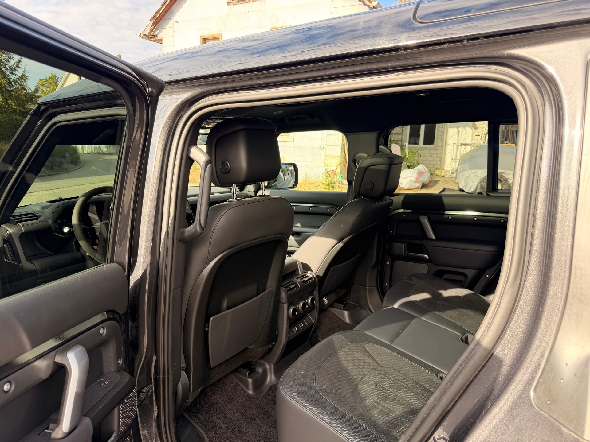 LAND ROVER Defender 110 525 V8 5.0 Carpathian Edition AT8-image-11