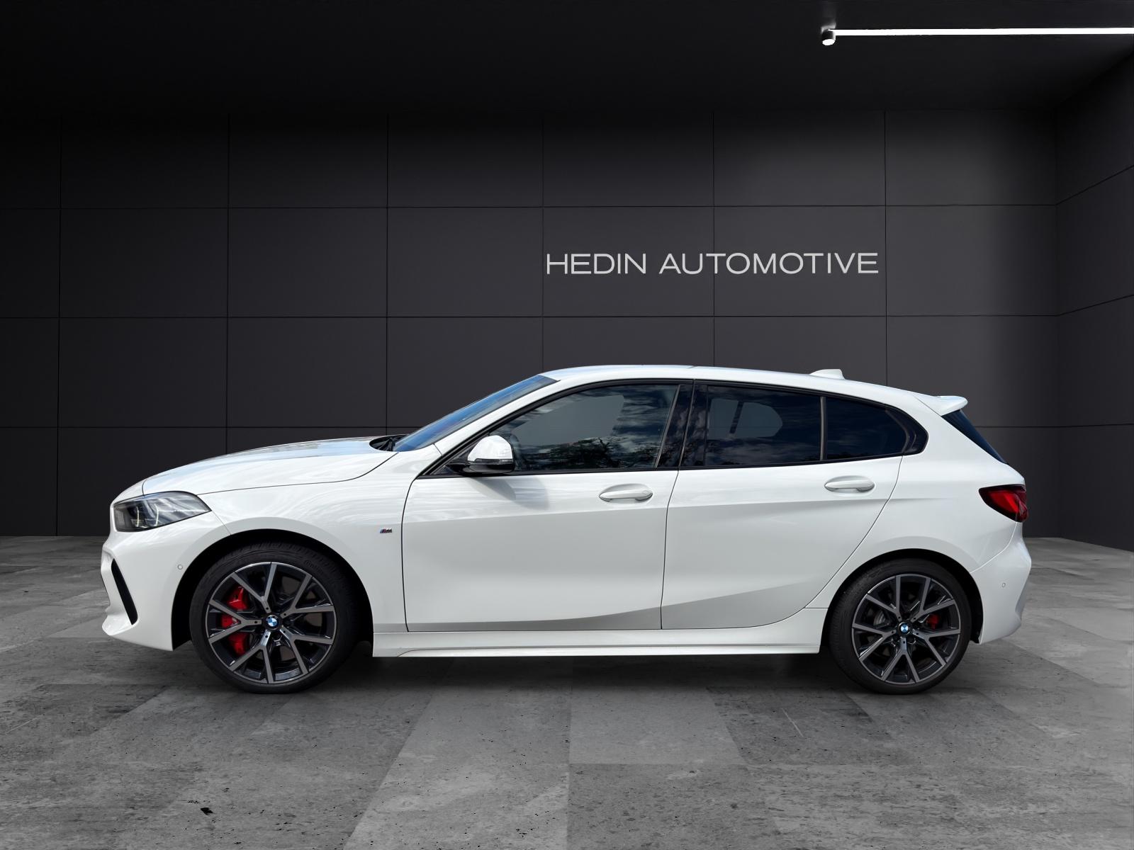 BMW 118i-showroom-element-3
