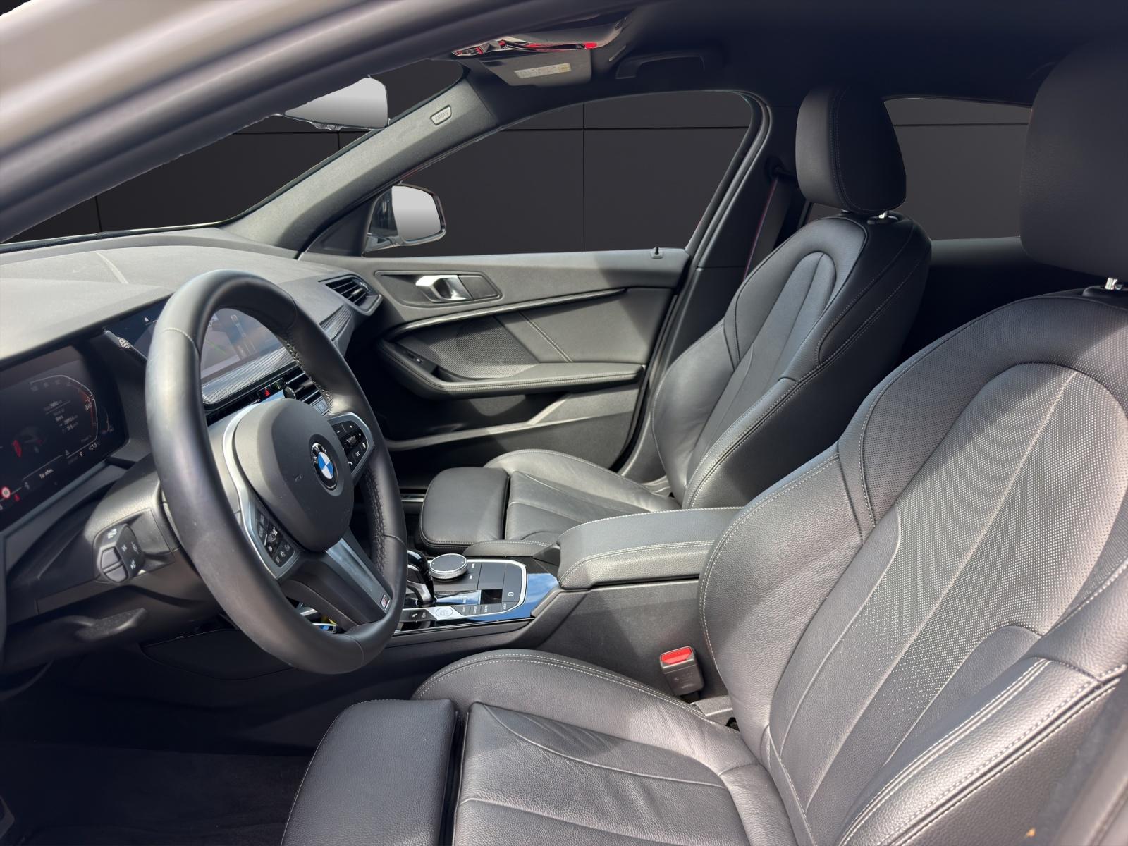 BMW 1er Reihe F40 118i-showroom-element-1
