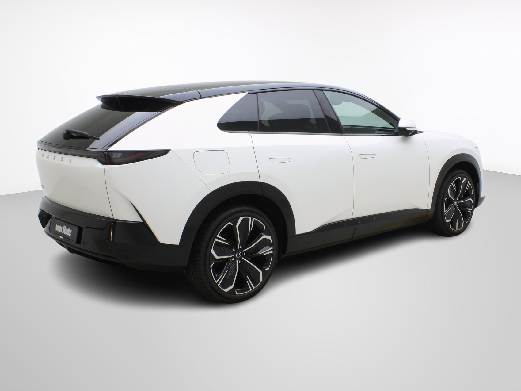 MAZDA CX-6e Takumi-showroom-element-3