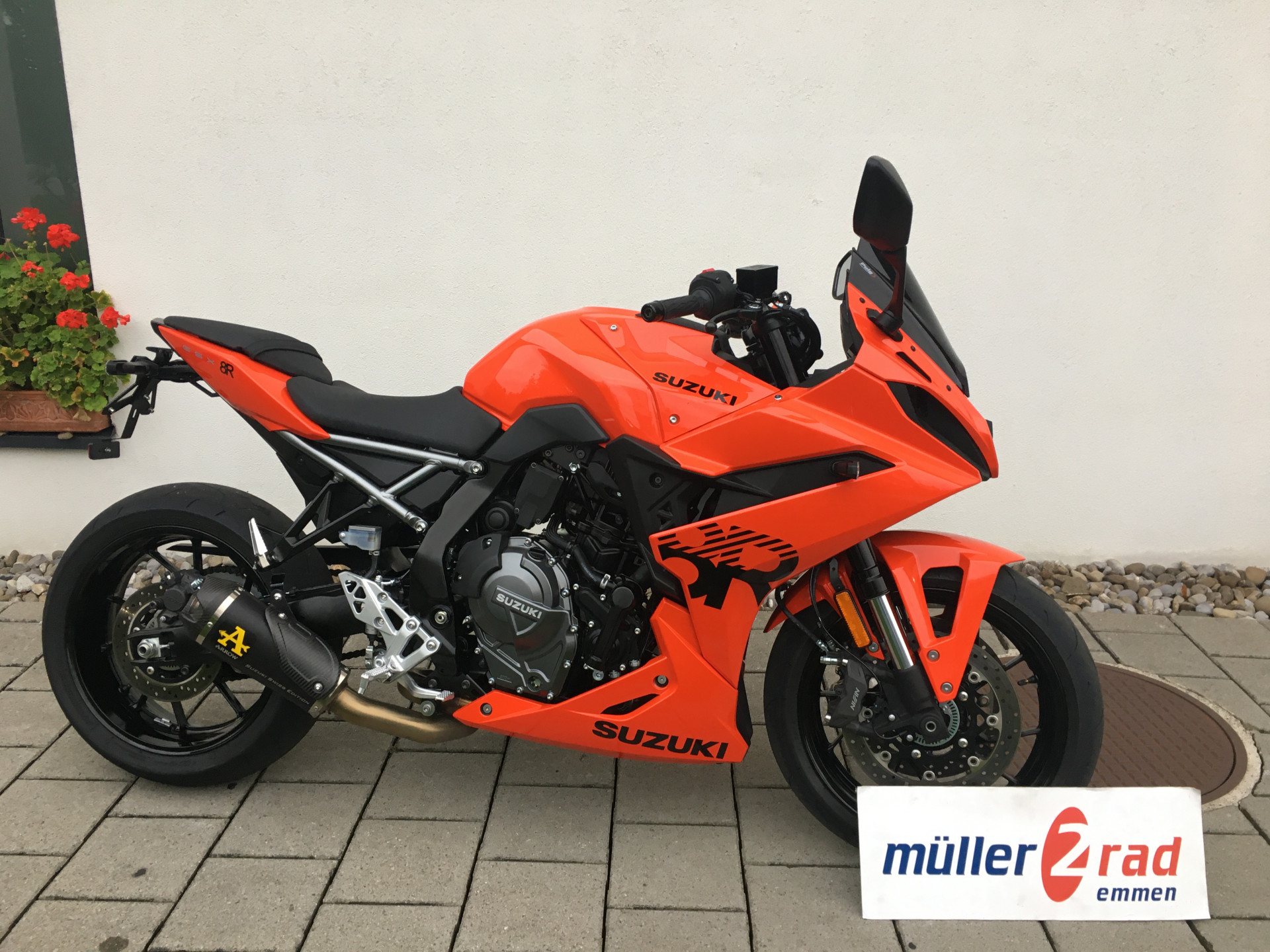 SUZUKI GSX-8R-image-0